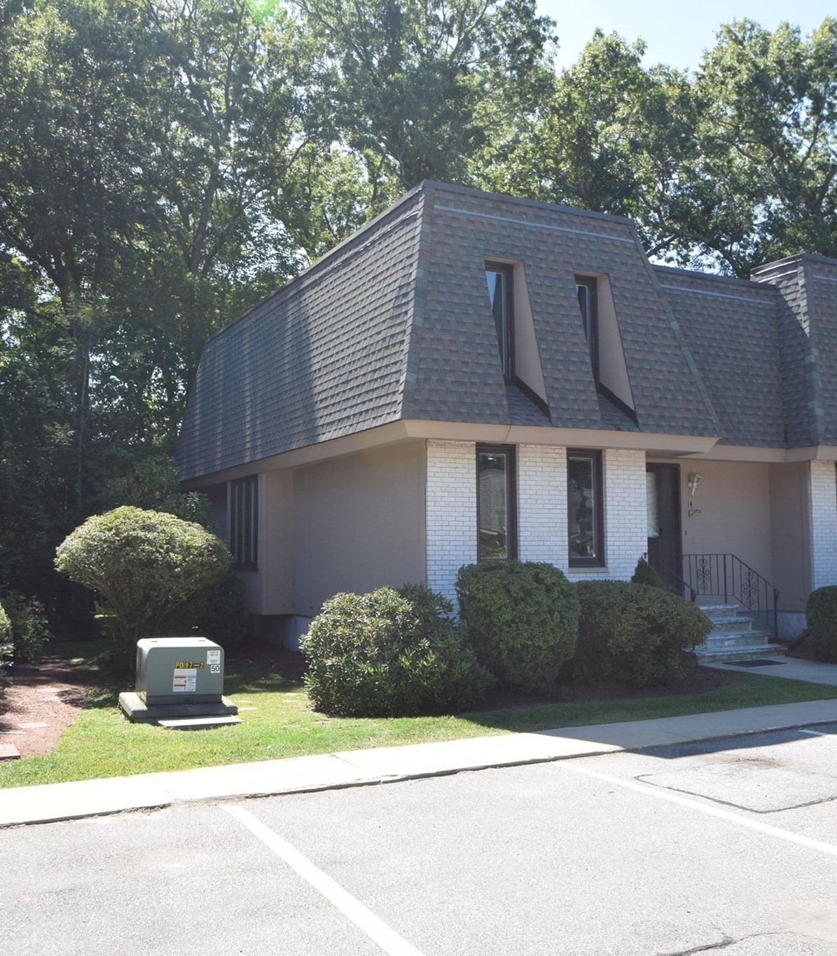 14 Grove Sq # 14 Property Photo 1