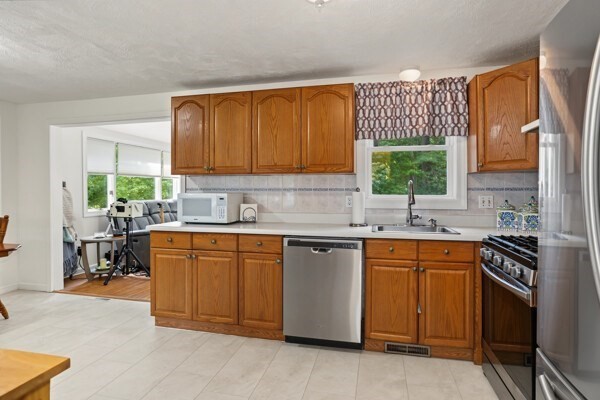 5 William Rd Property Photo 13