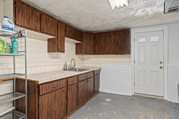 5 William Rd Property Photo 33