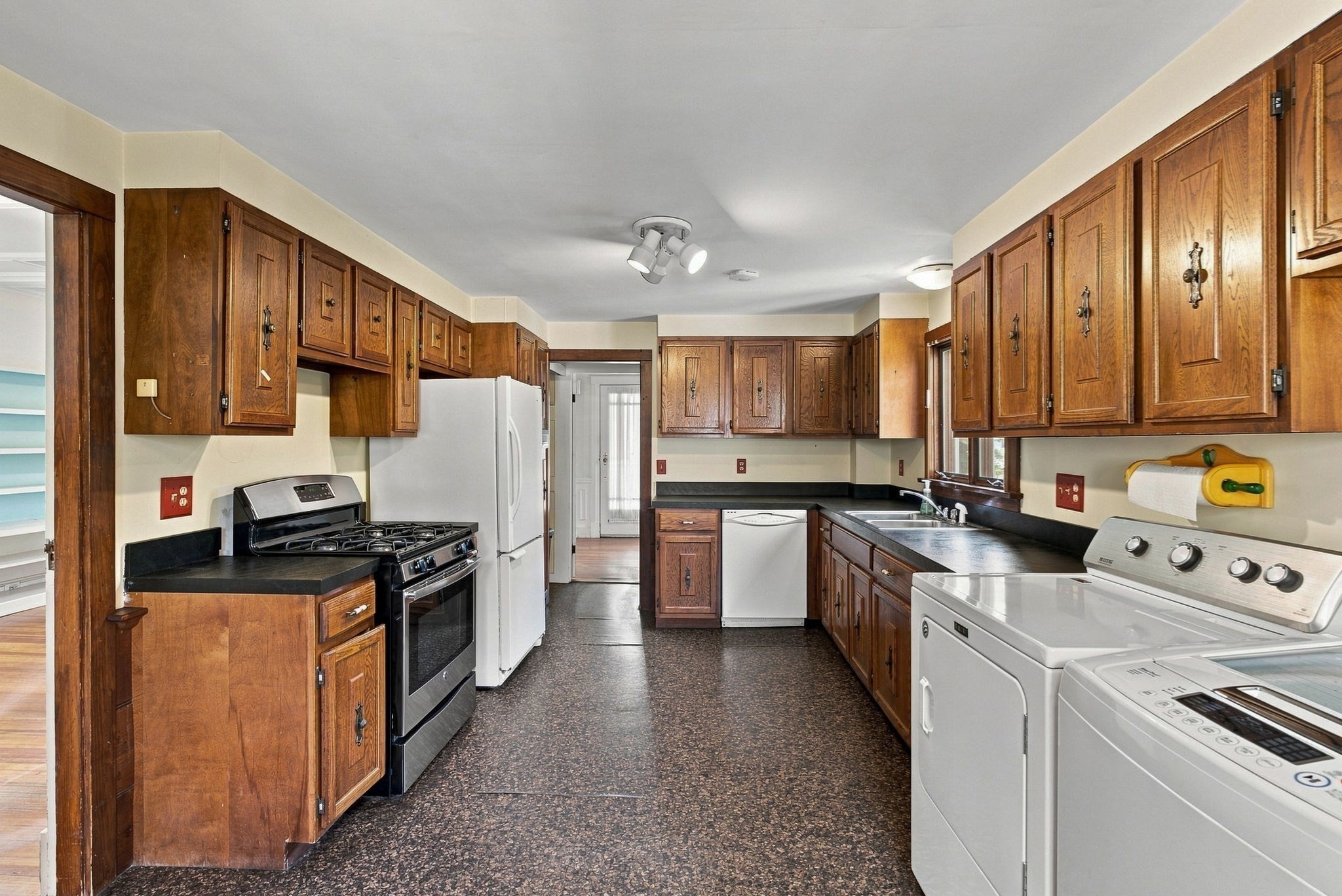 19 Norwood Ave Property Photo 13