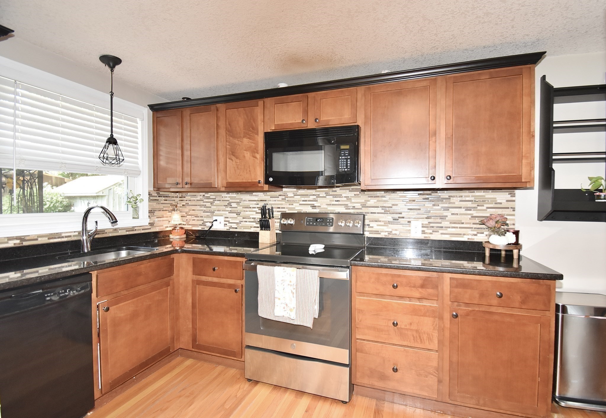 92 Louis Rd Property Photo 5