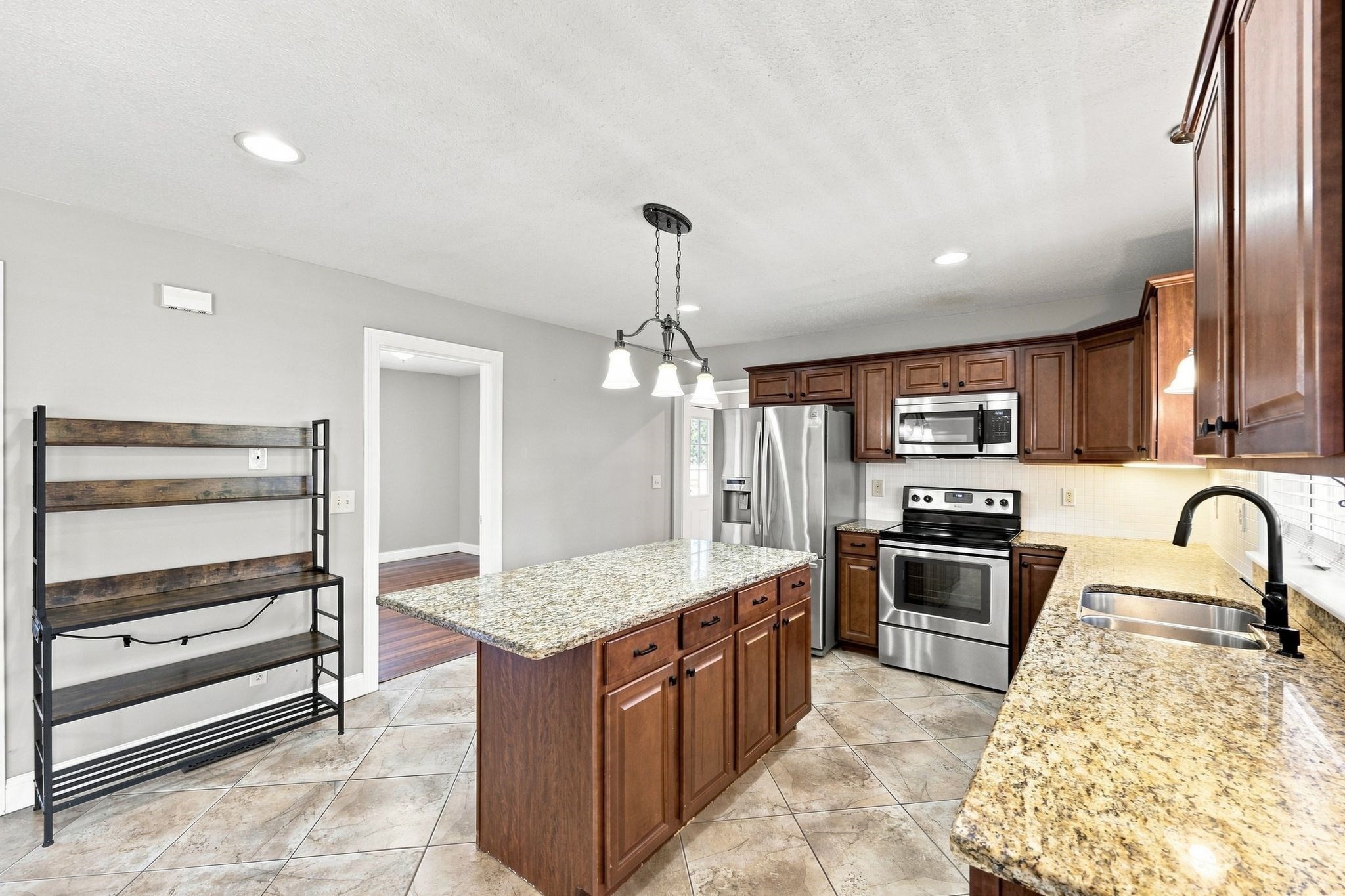 8 Caddyshack Dr Property Photo 6