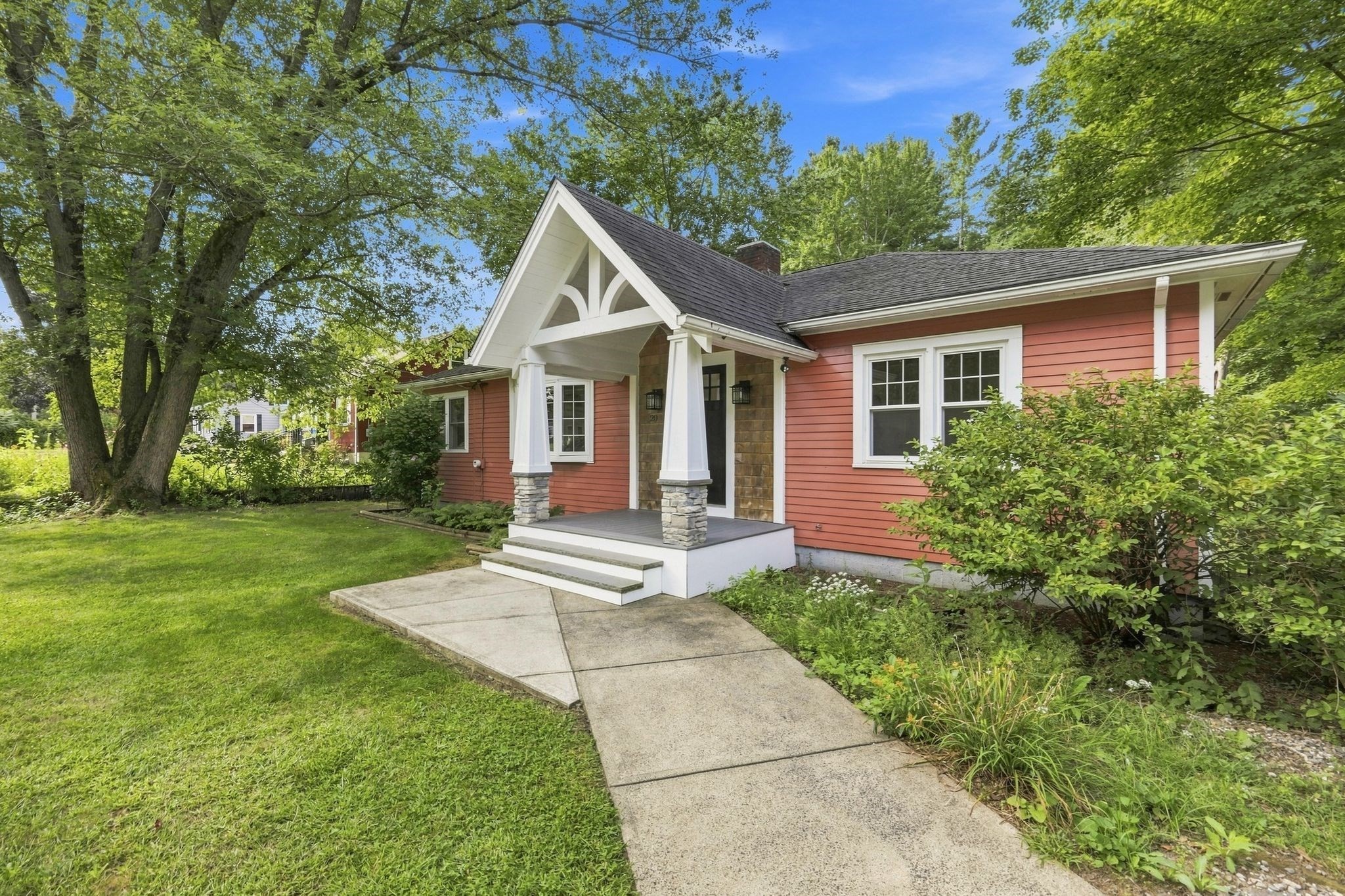 20 Sunset Ave Property Photo 1