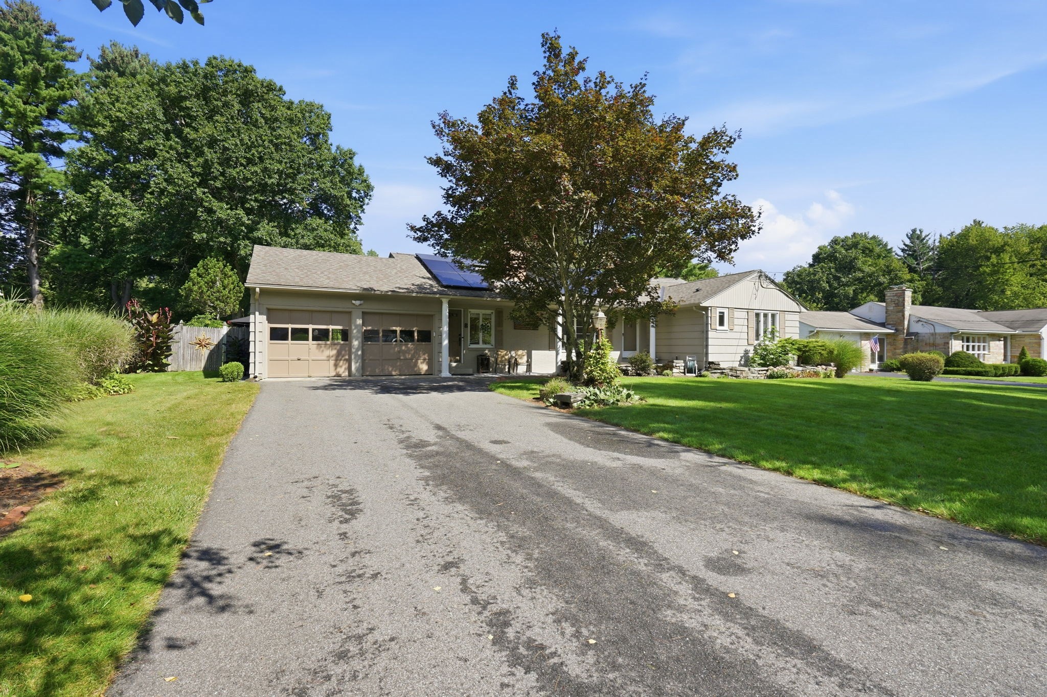 8 Shady Ln Property Photo 2