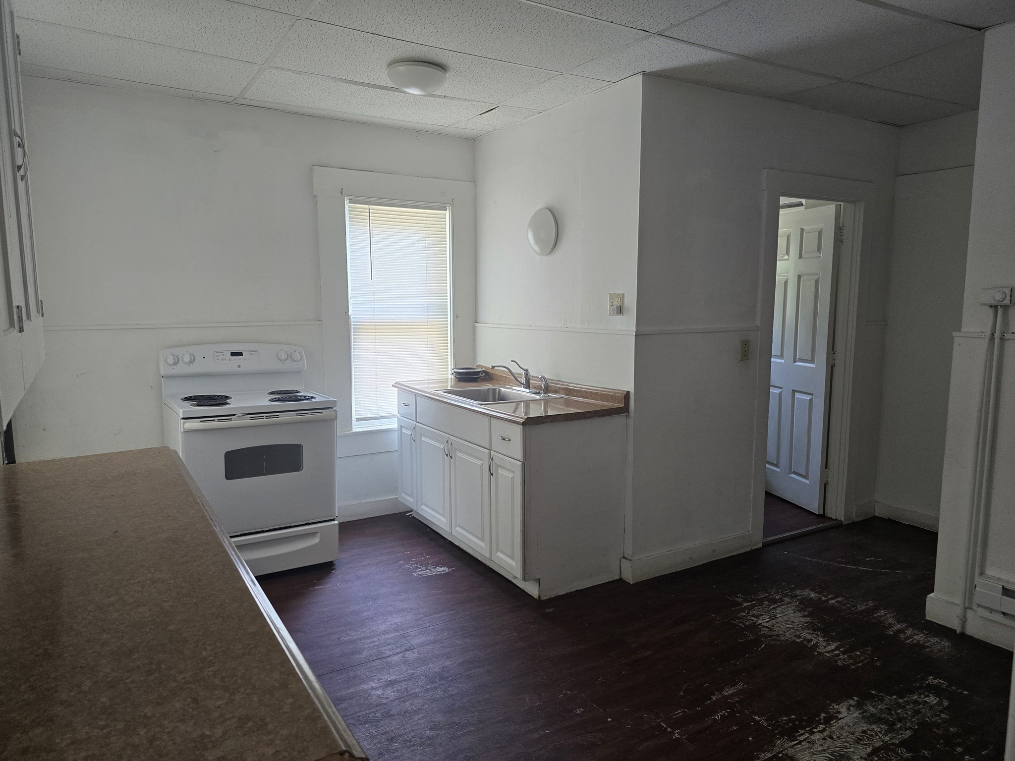 166 W Main St # 4 Property Photo 2