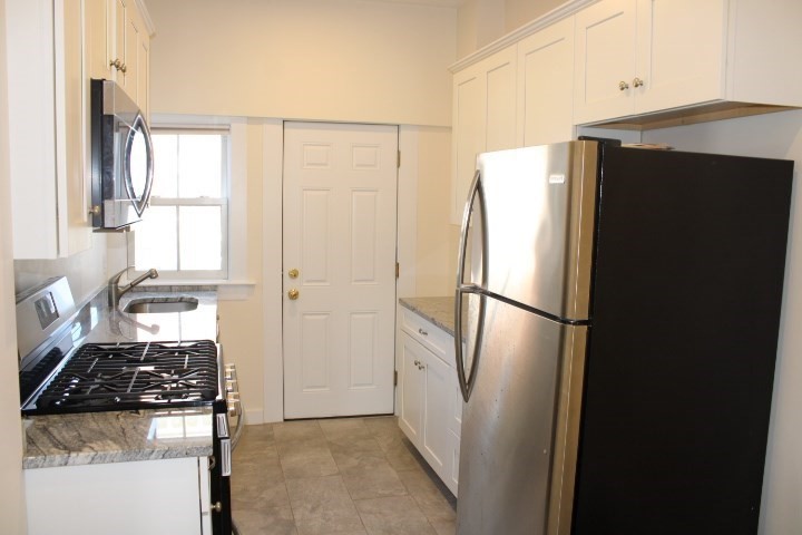 96 Middle St # 2 Property Photo 1