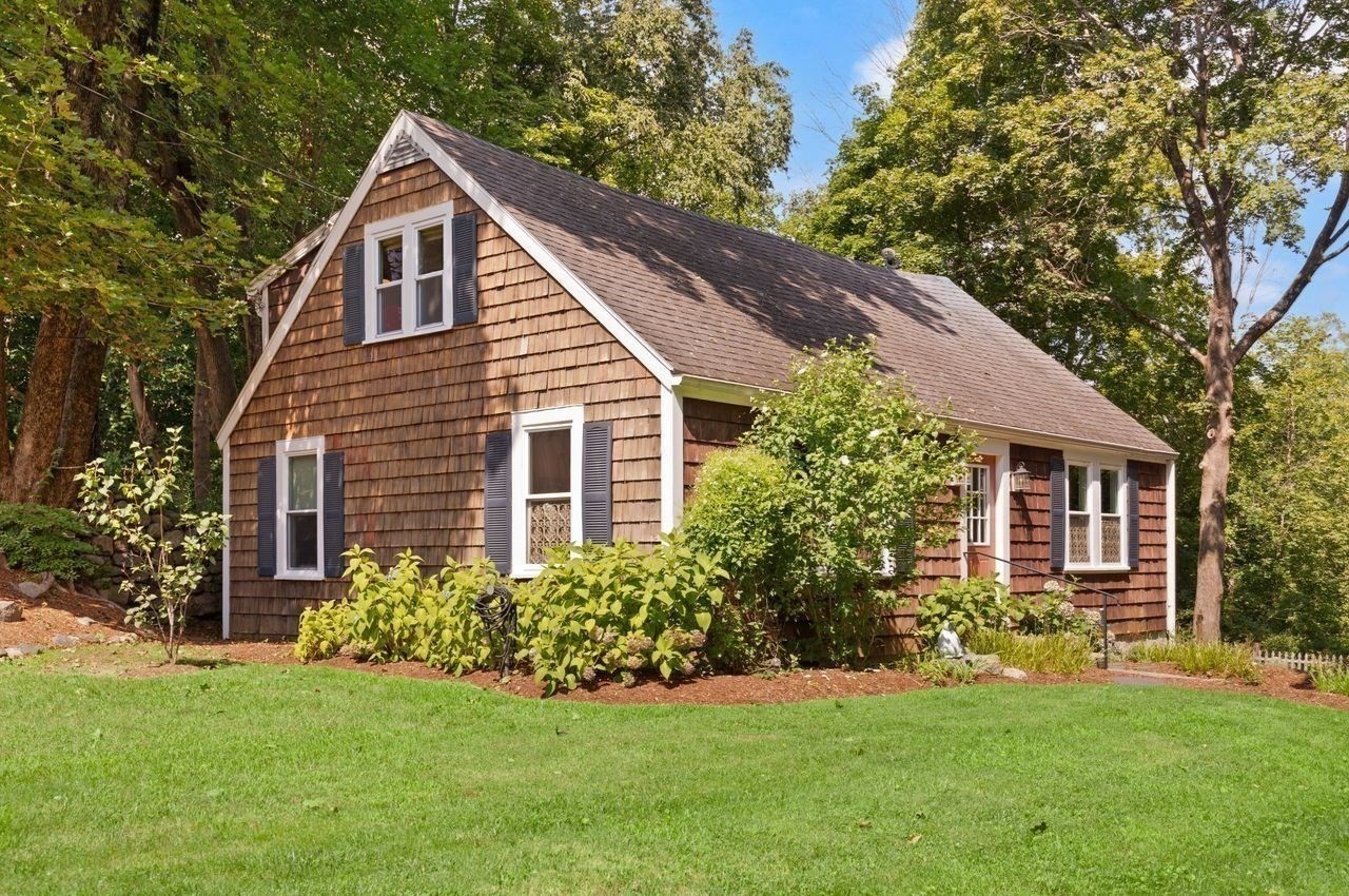 168 Ames St Property Photo 4