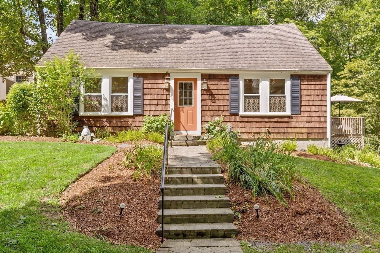 168 Ames St Property Photo 28