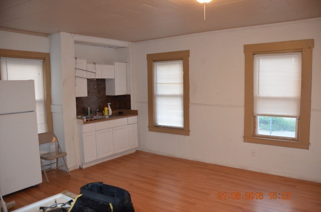 21 Crescent # 2 Property Photo 2