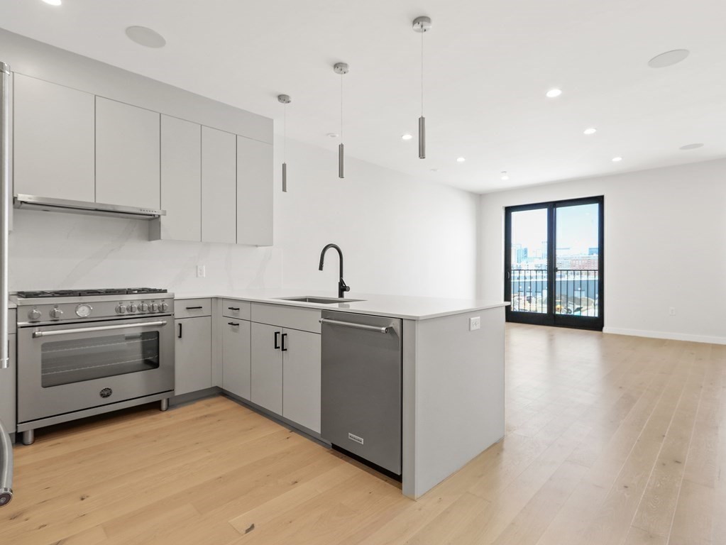 340 West 2nd Street # 17 Property Photo 8
