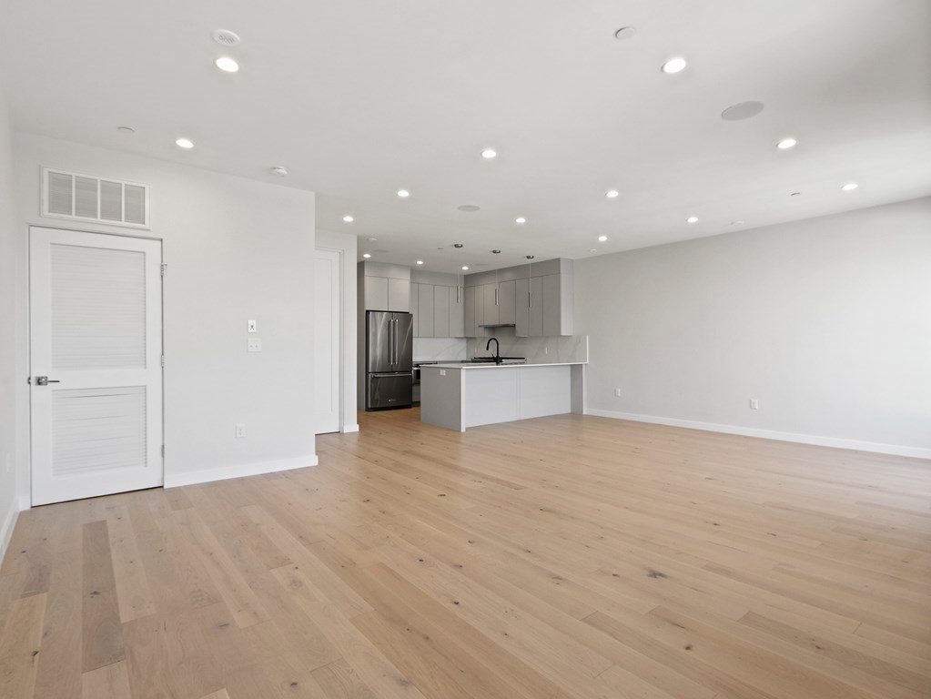340 West 2nd Street # 17 Property Photo 9