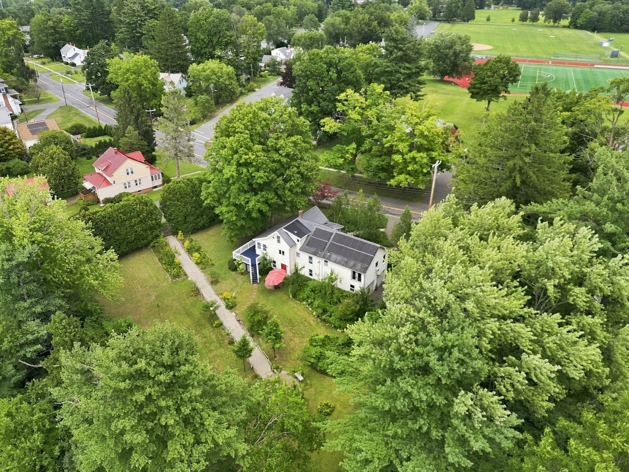143 Park St Property Photo 3
