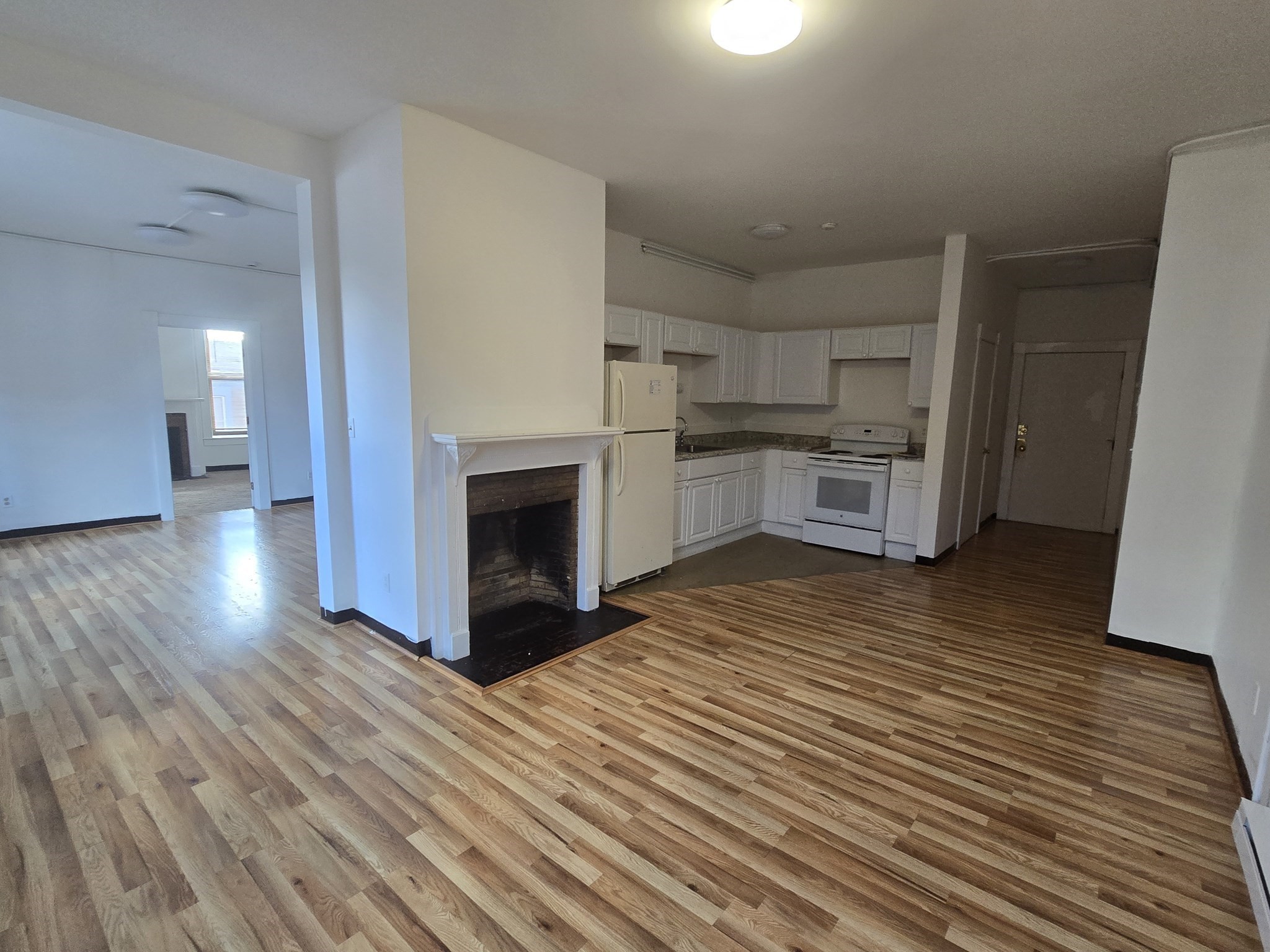 14 E Main St # 1 Property Photo 1