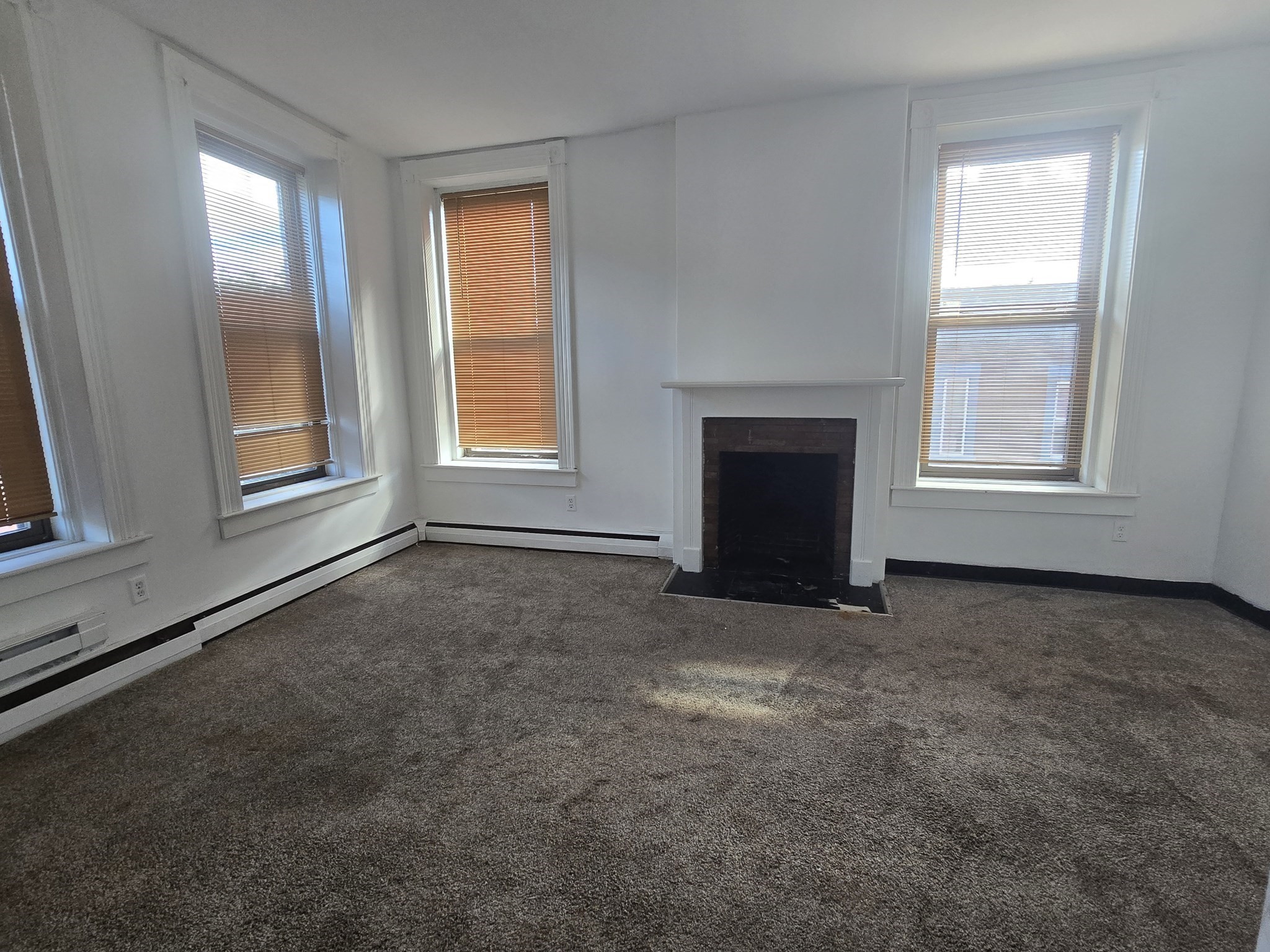 14 E Main St # 1 Property Photo 2
