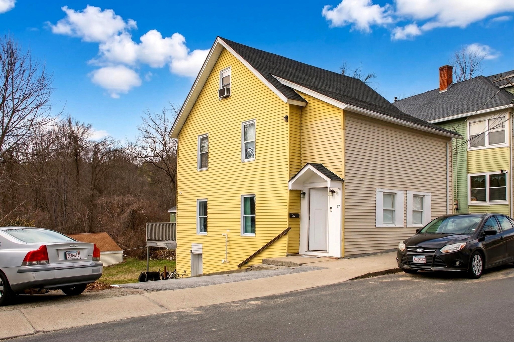 17 Moon St Property Photo 1