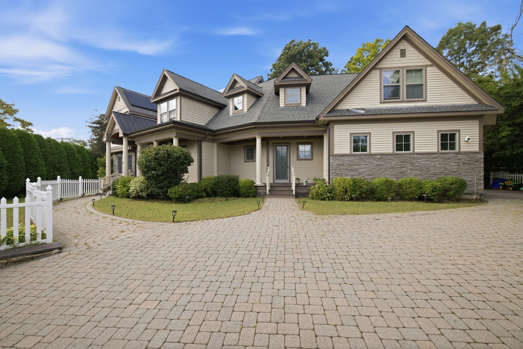 8 Longmeadow Rd Property Photo 1