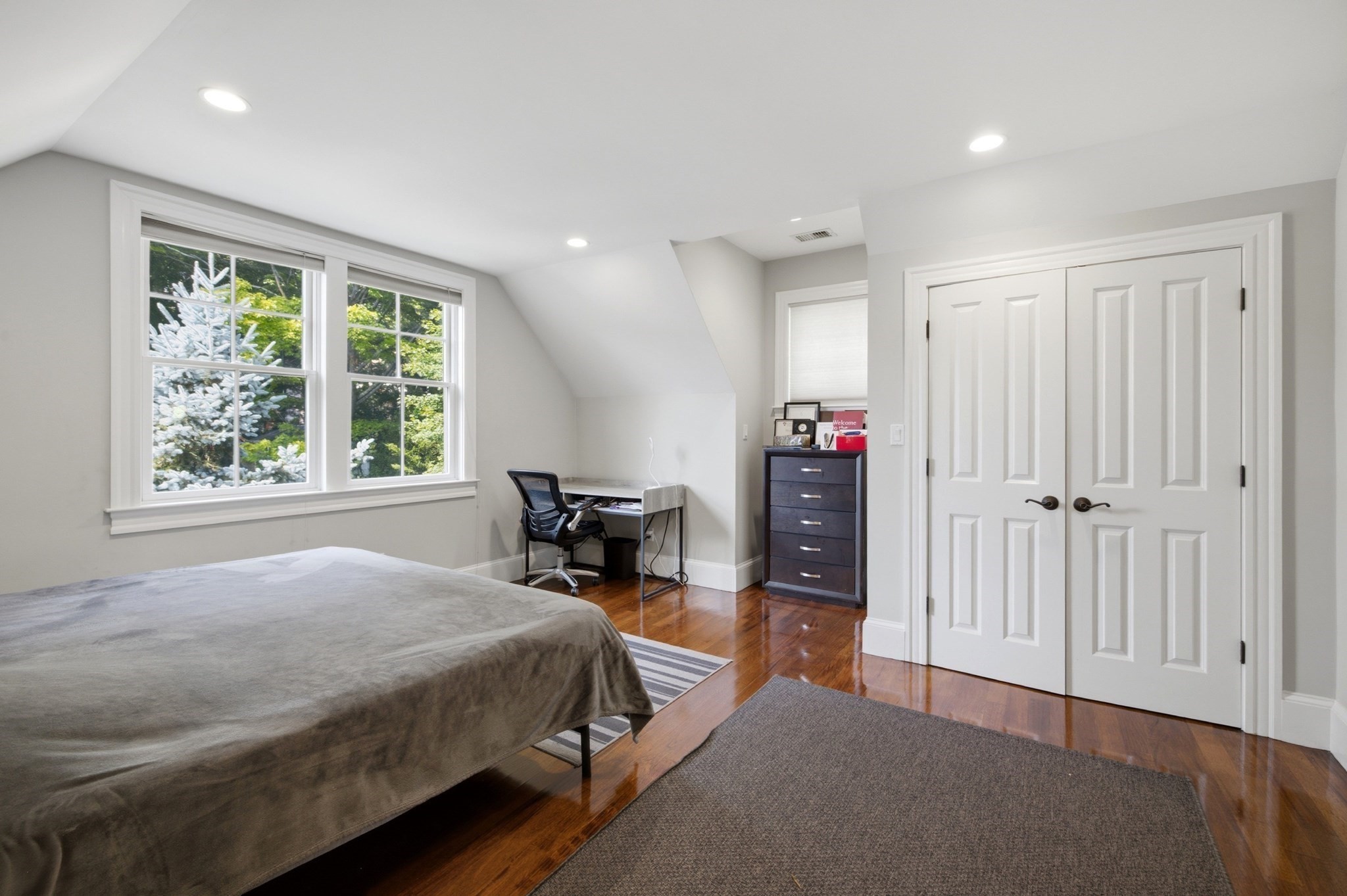 8 Longmeadow Rd Property Photo 28