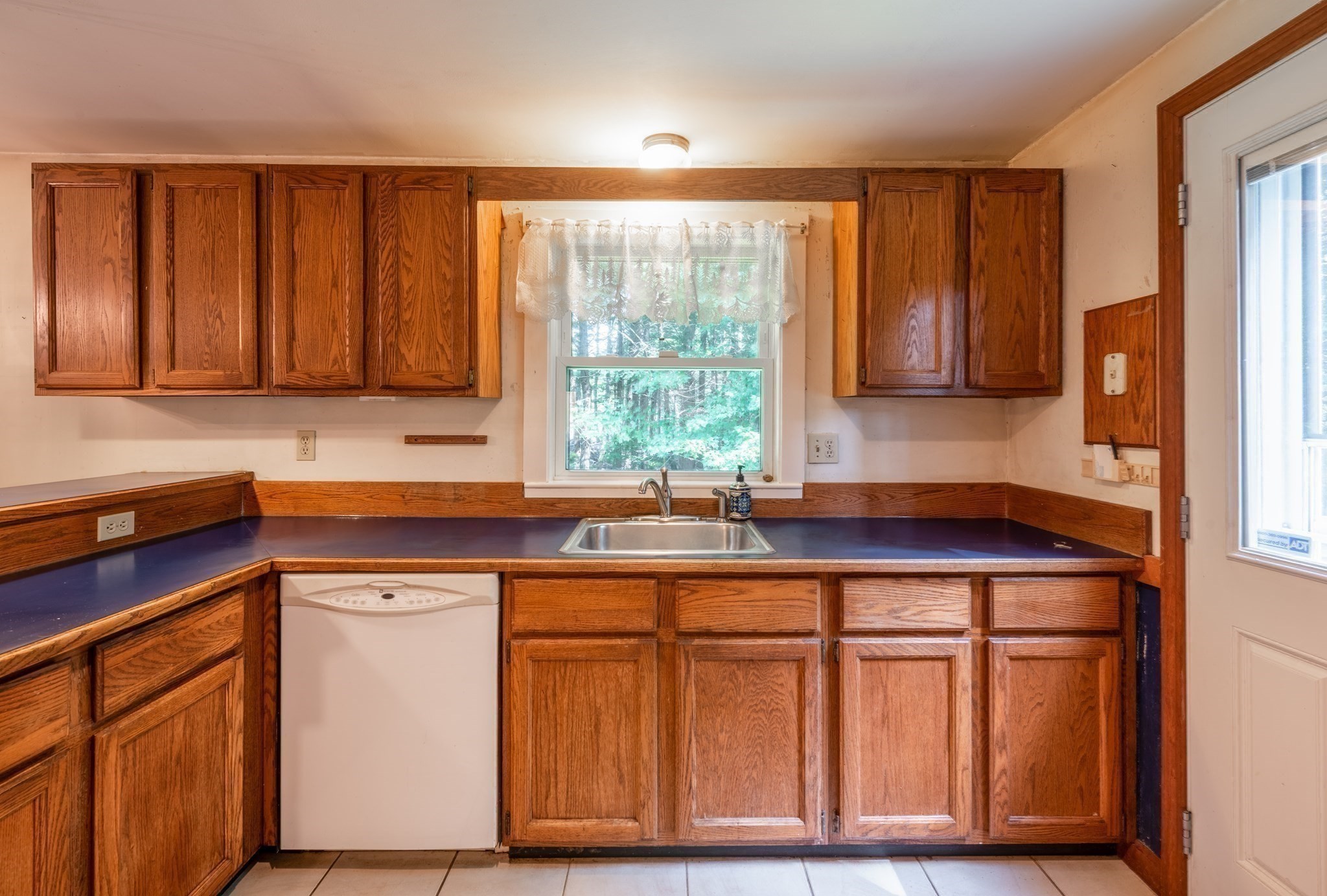 201 Lakeshore Drive Property Photo 6