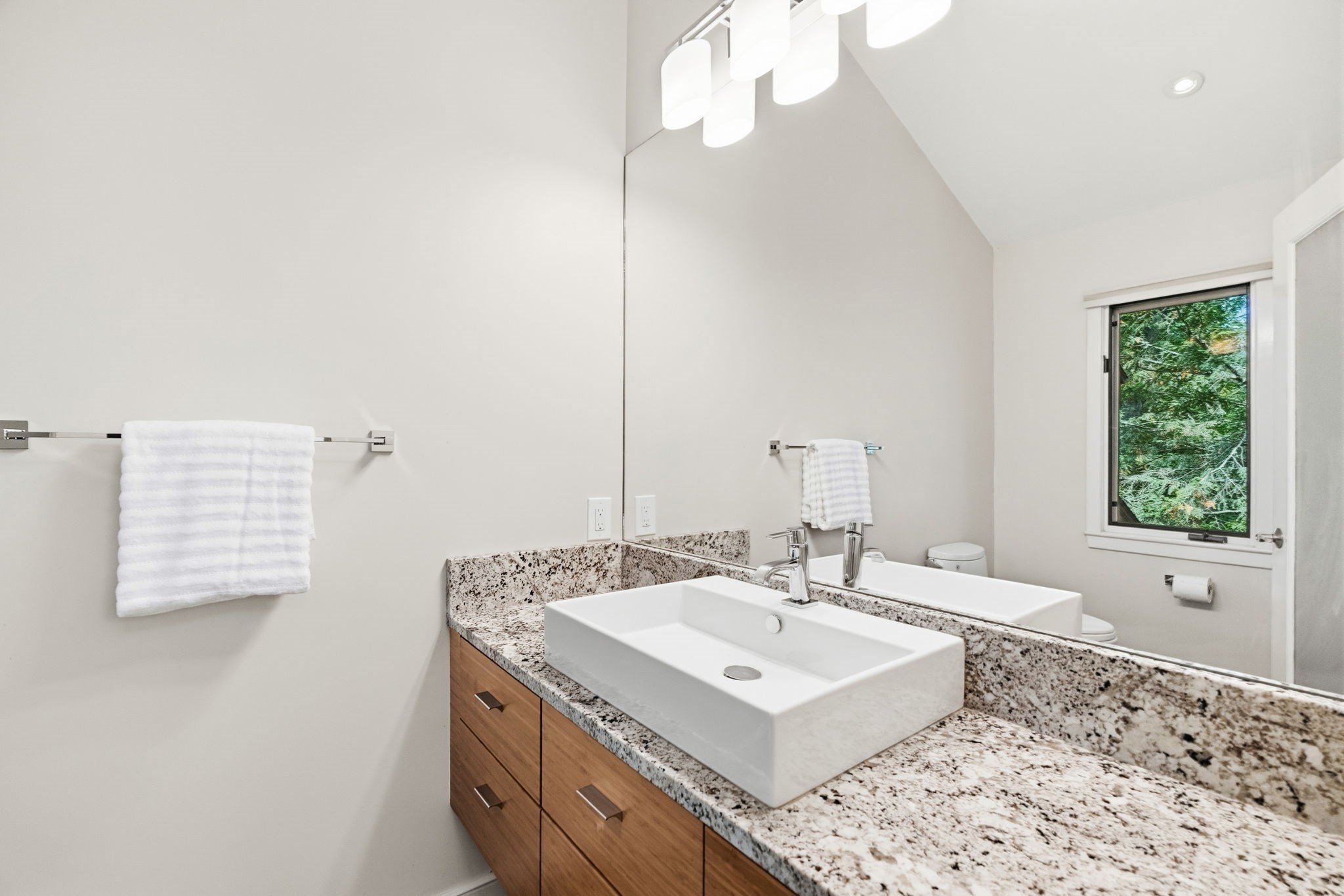 40 Warren Street Property Photo 26