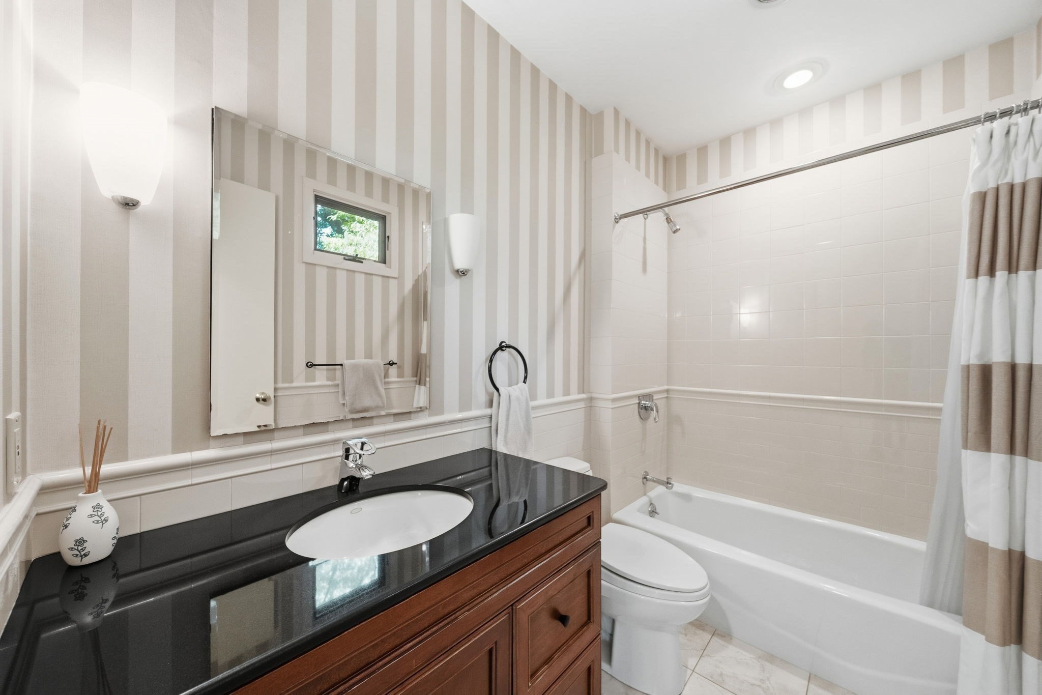 40 Warren Street Property Photo 33