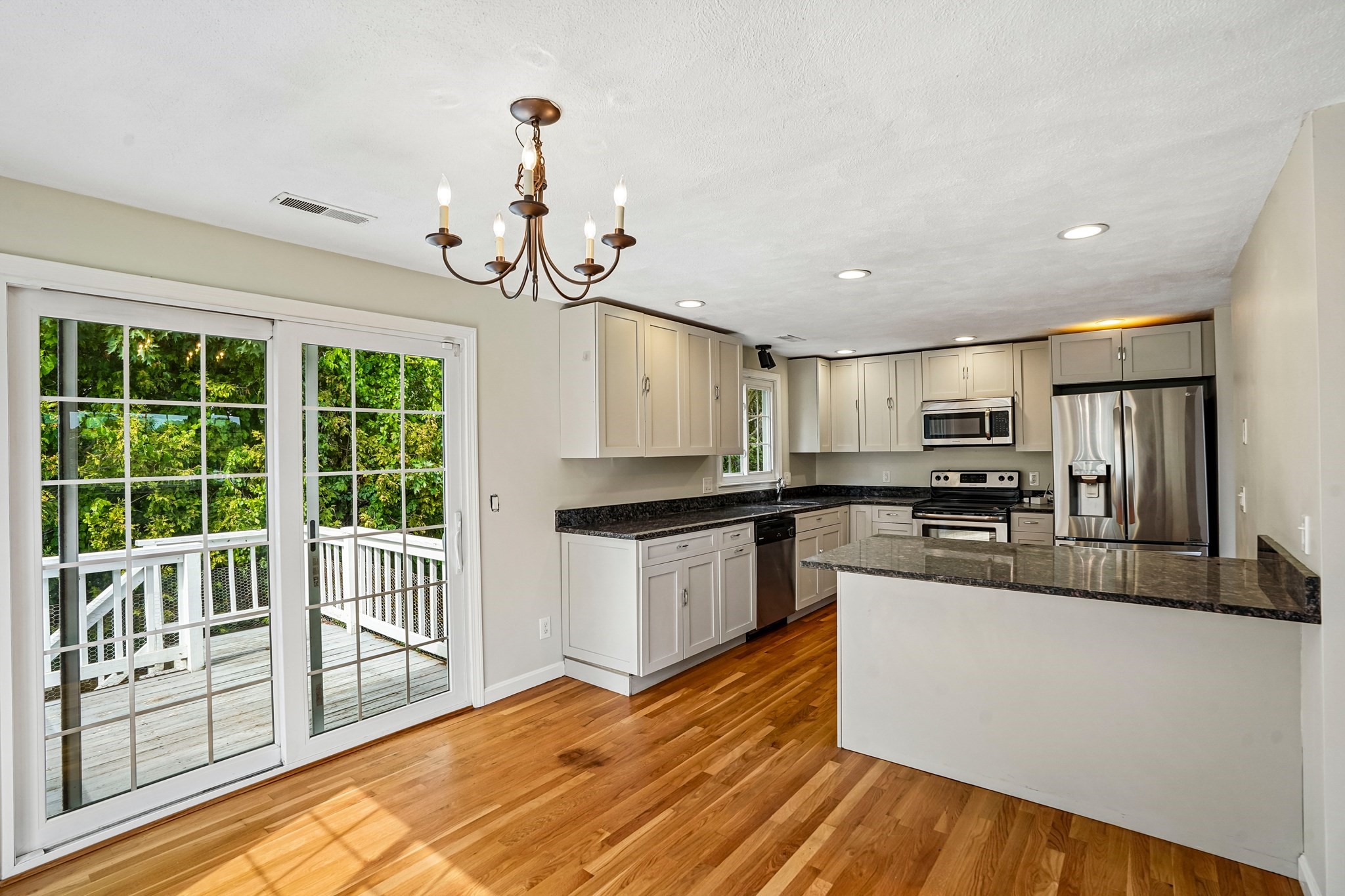 7 Nirvana Dr Property Photo 2