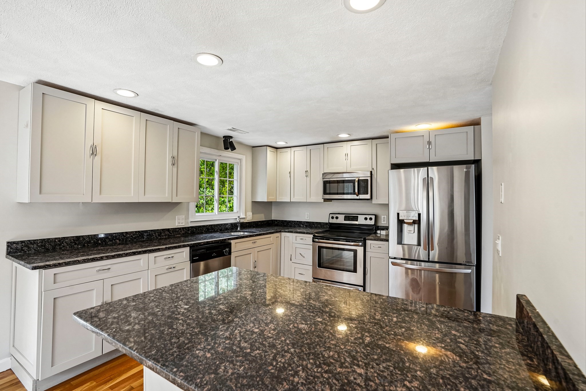 7 Nirvana Dr Property Photo 6
