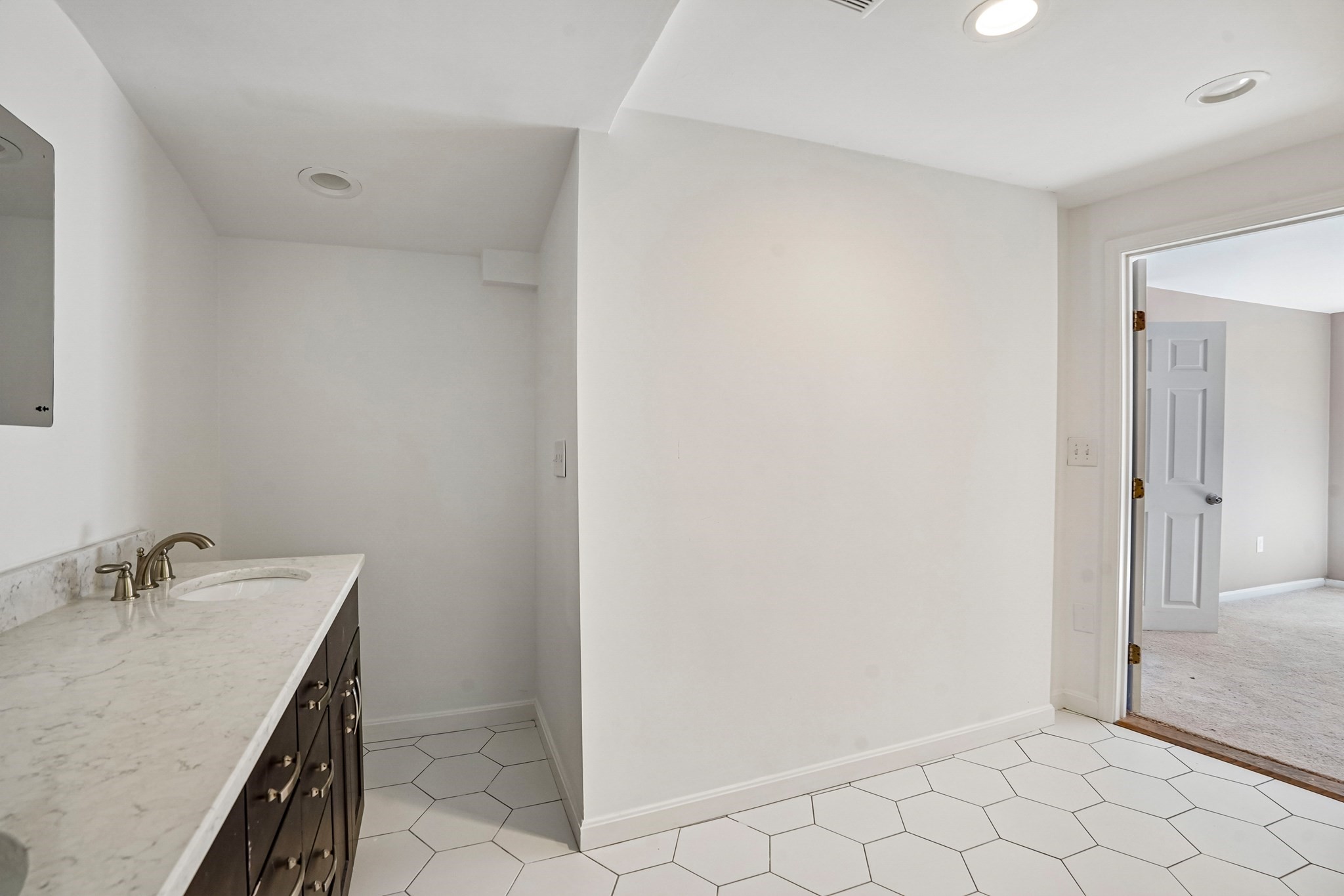 7 Nirvana Dr Property Photo 26