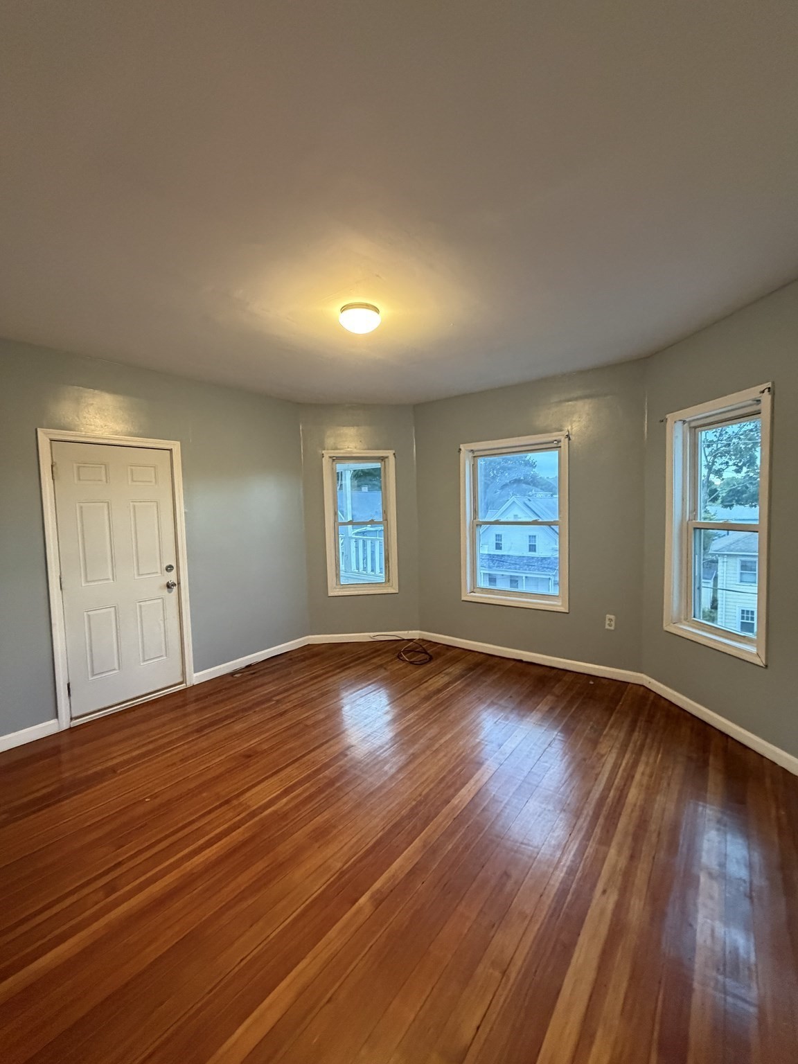 51 Snell St # 3 Property Photo 5