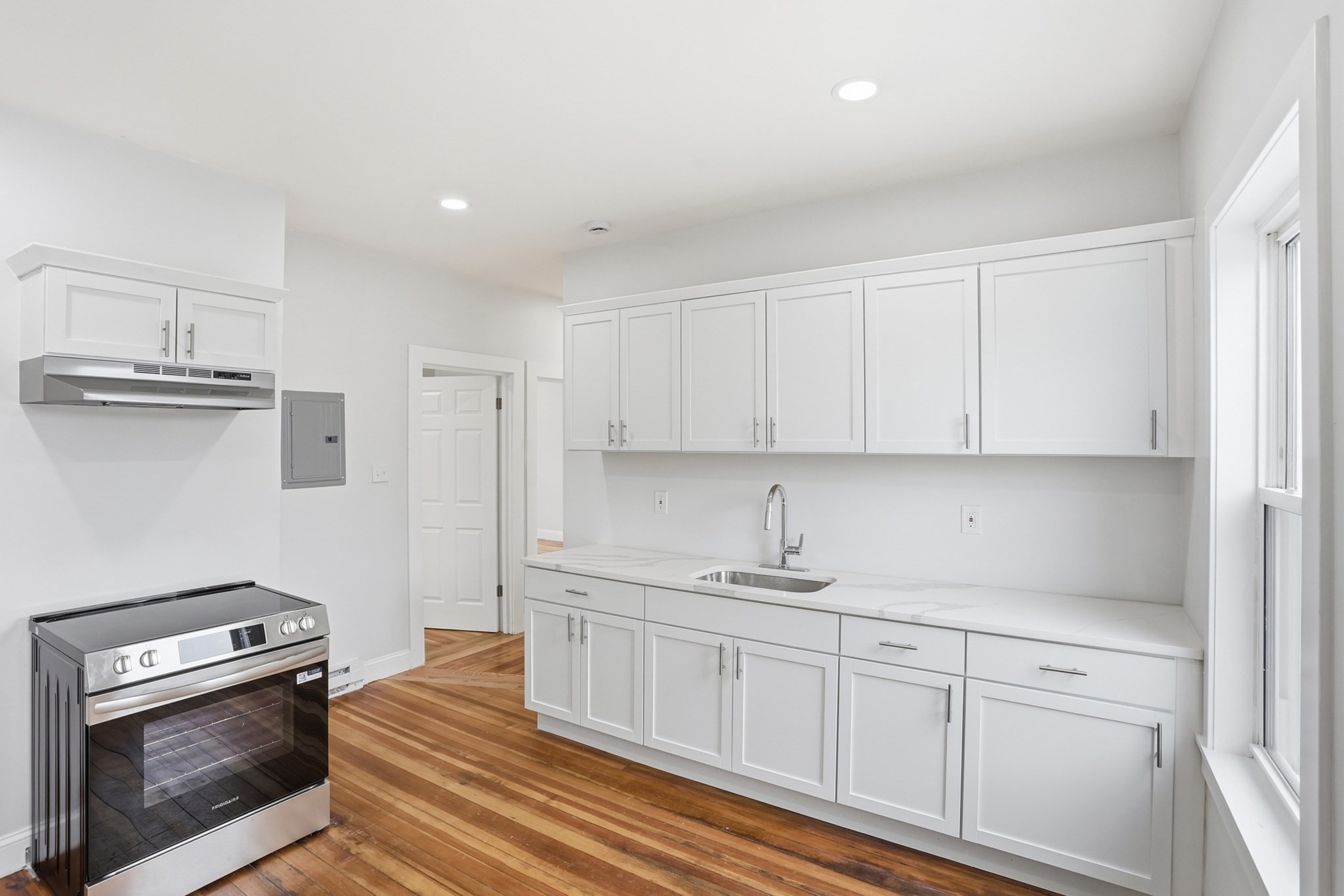 53 Woodford St # 3 Property Photo 1