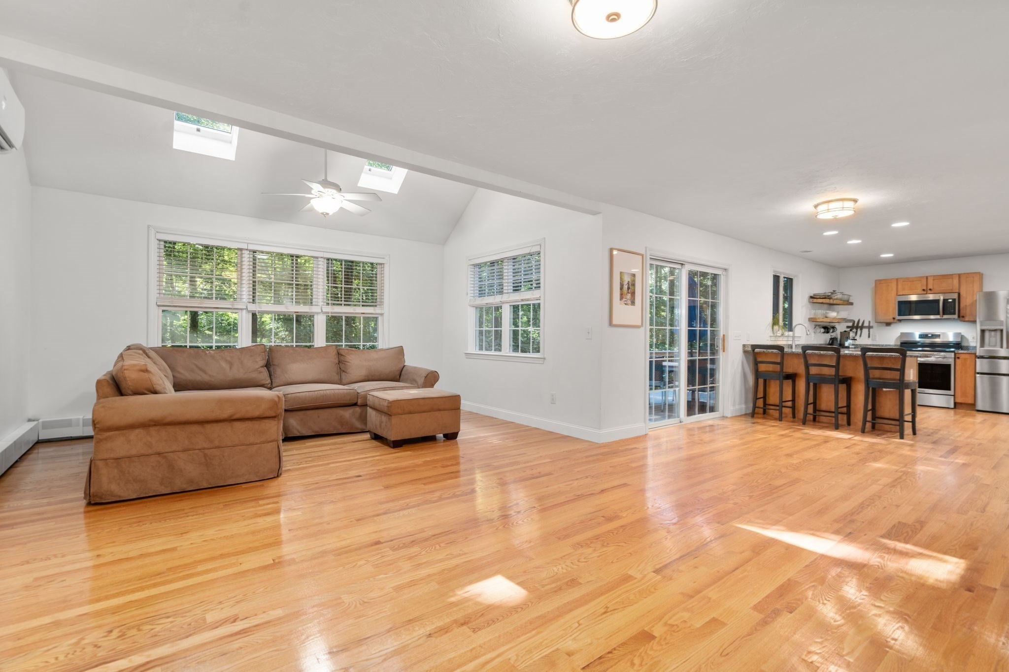 53 E Baylies Road Property Photo 8