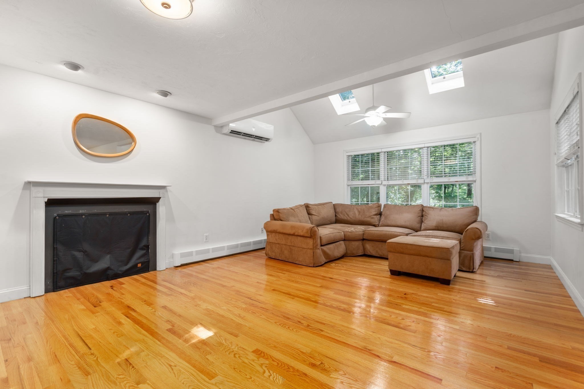 53 E Baylies Road Property Photo 9
