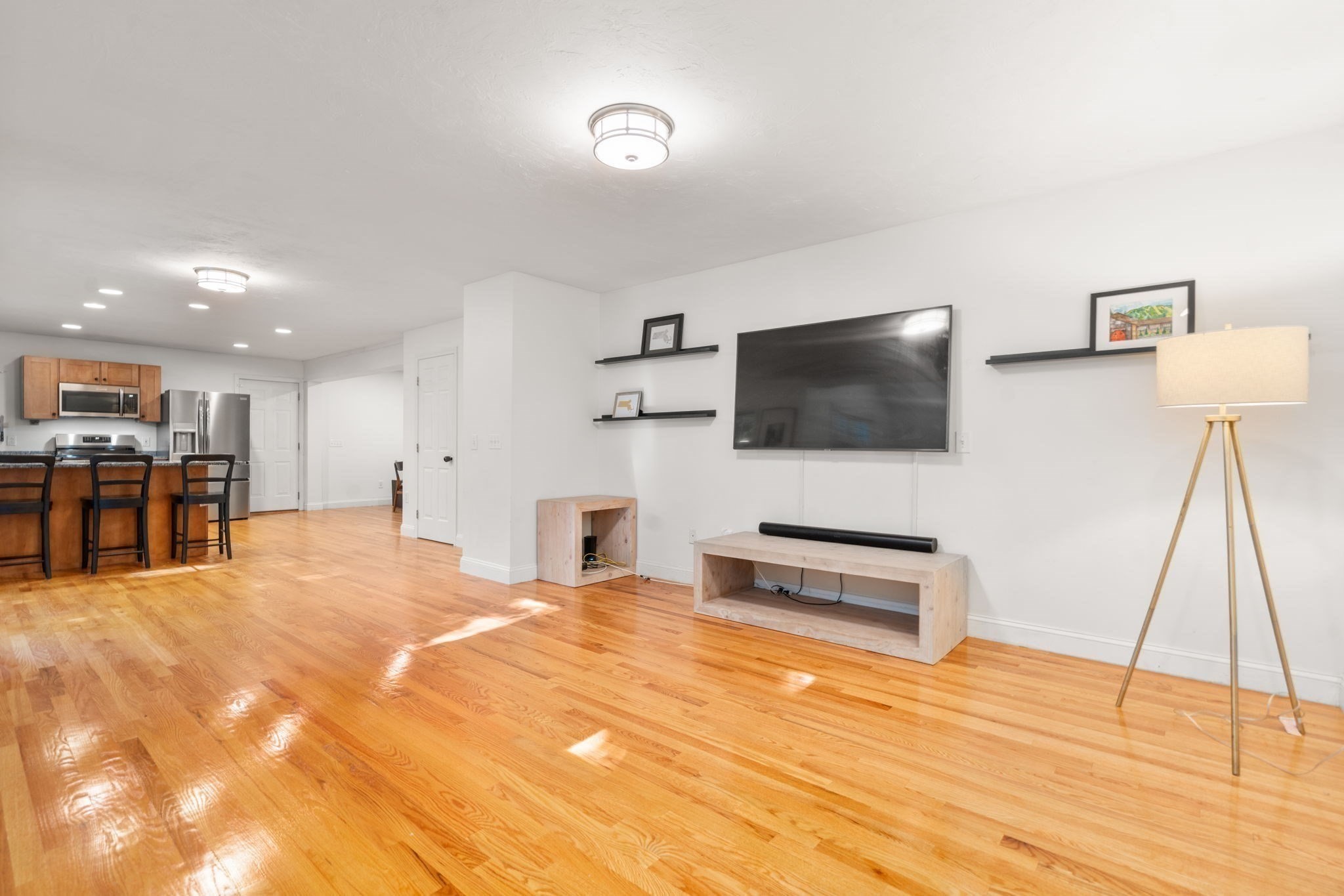 53 E Baylies Road Property Photo 10