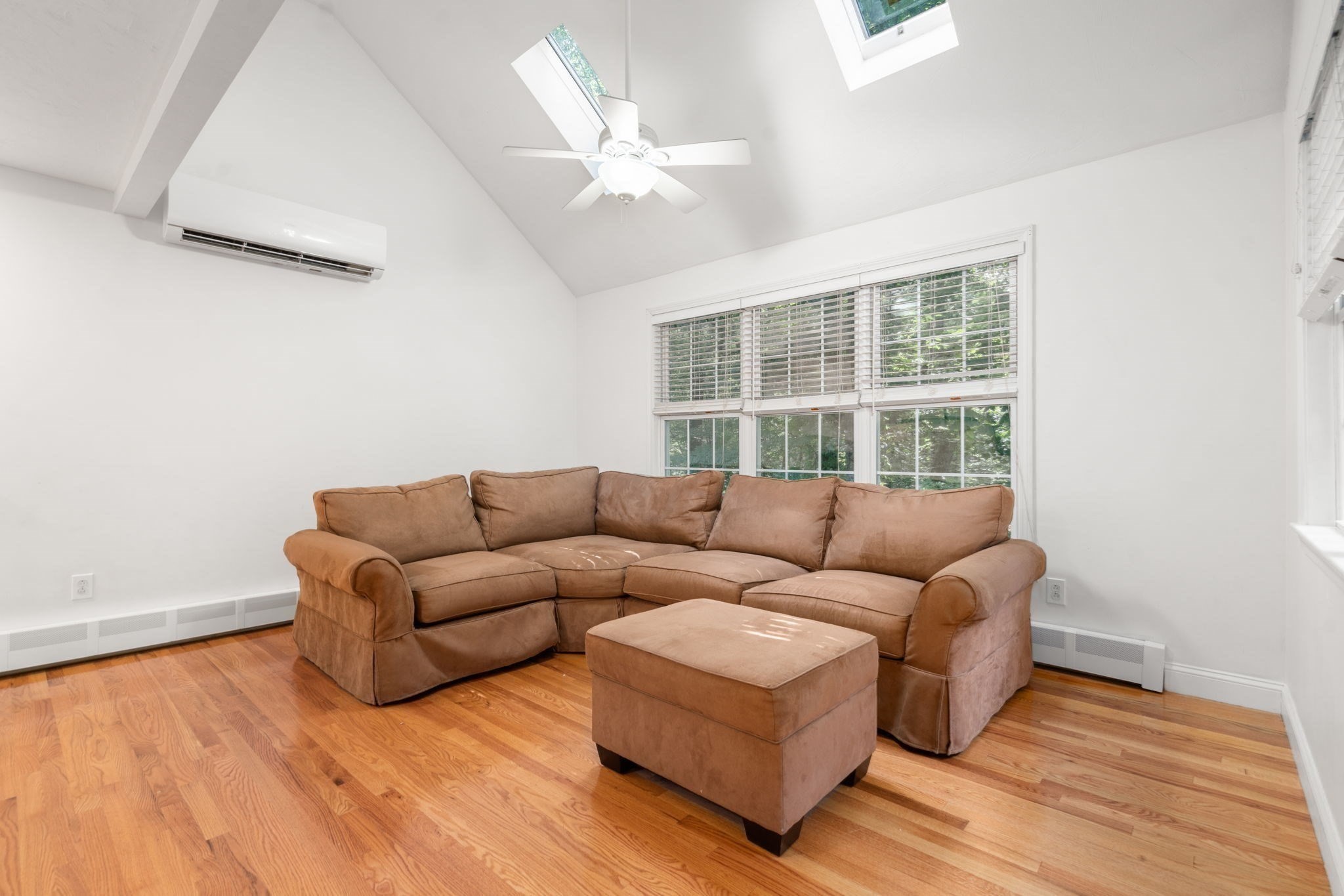53 E Baylies Road Property Photo 11