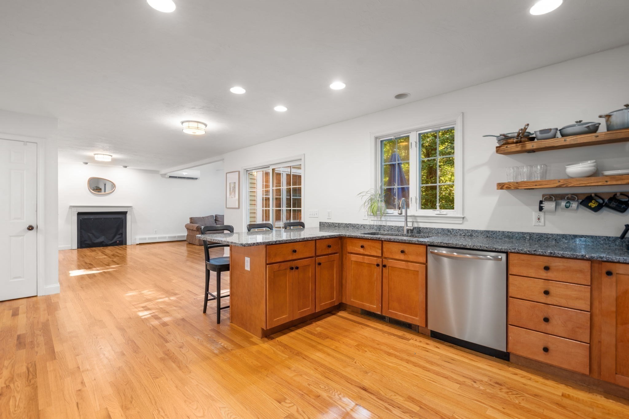 53 E Baylies Road Property Photo 13