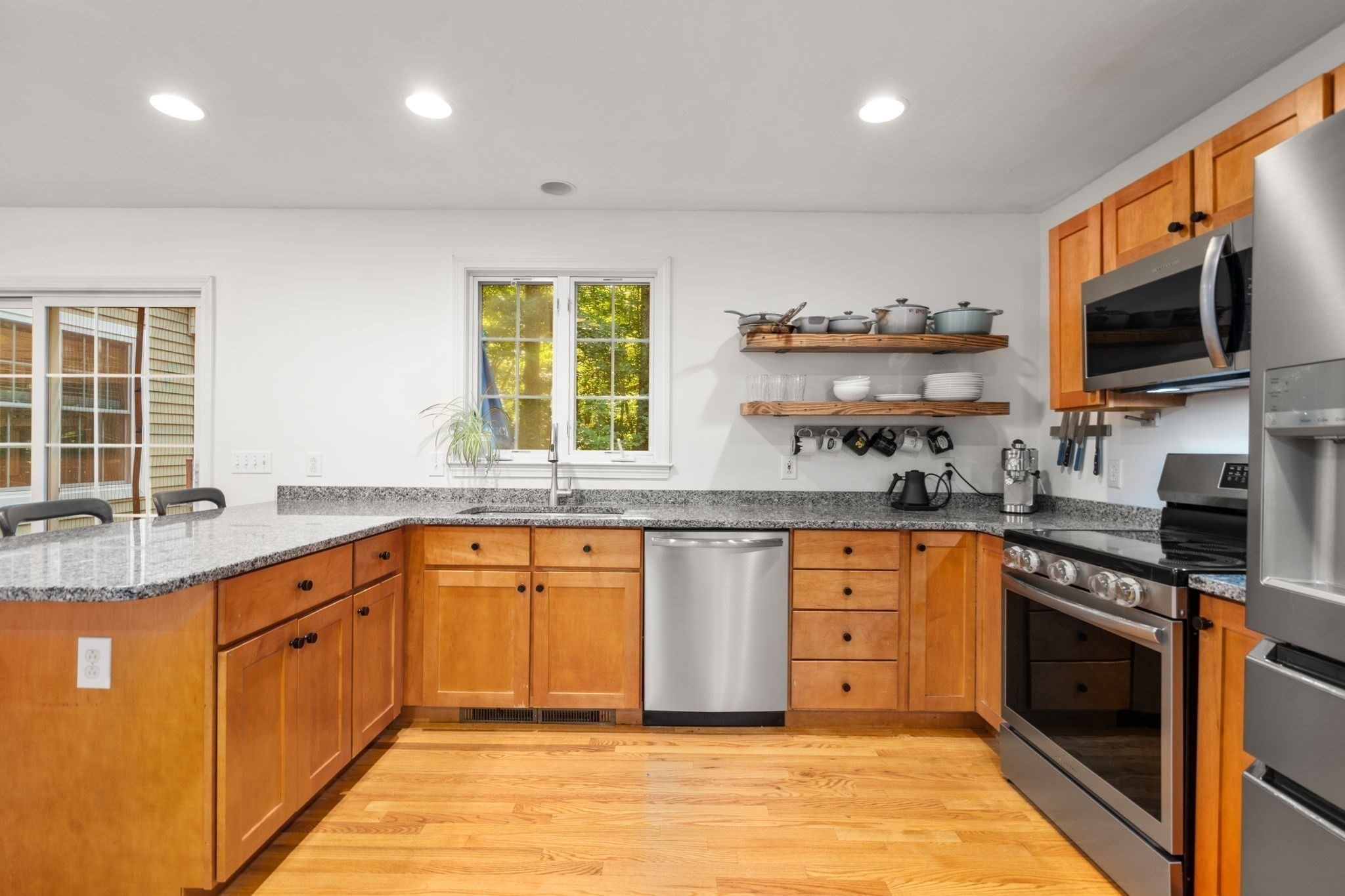 53 E Baylies Road Property Photo 16