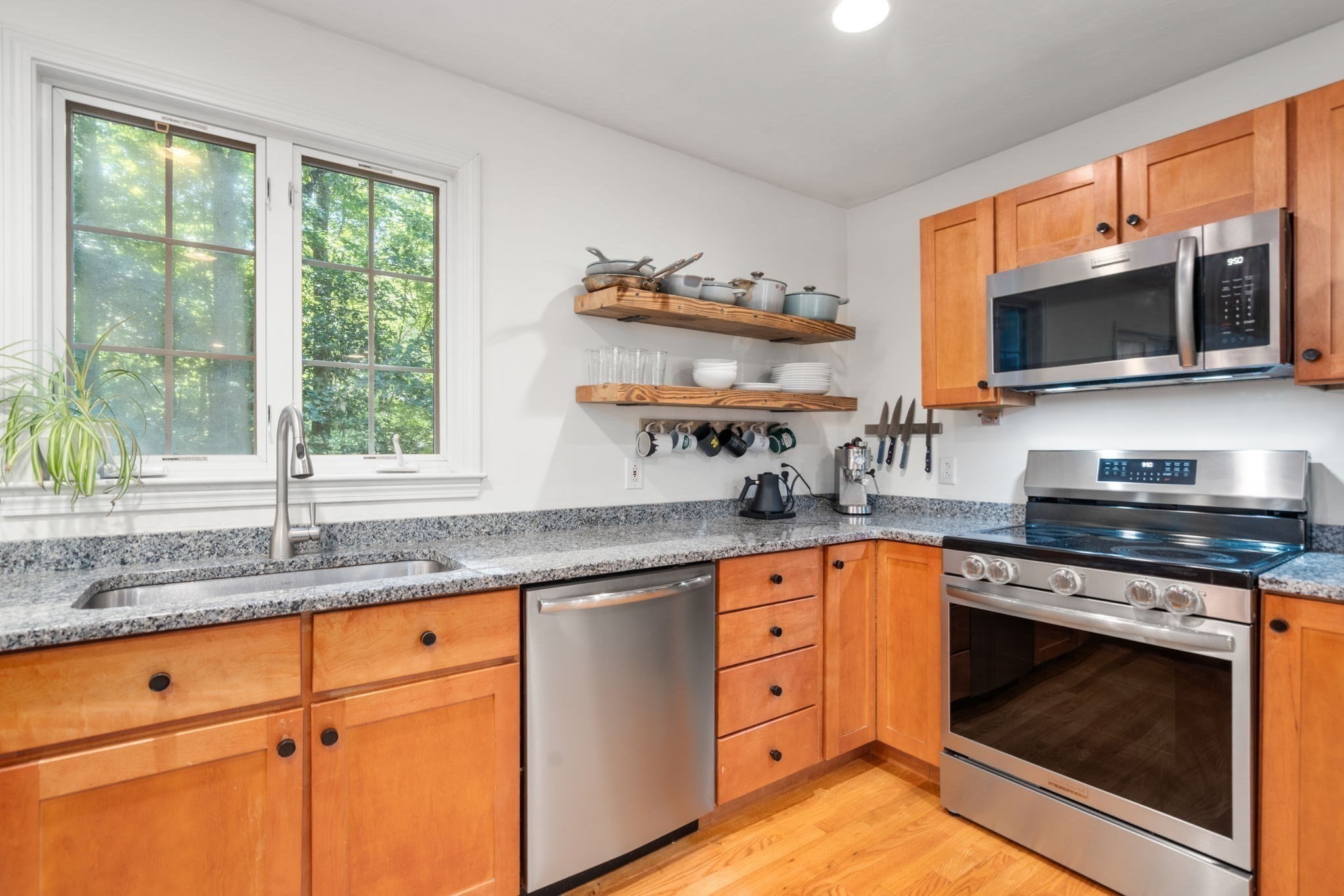 53 E Baylies Road Property Photo 17