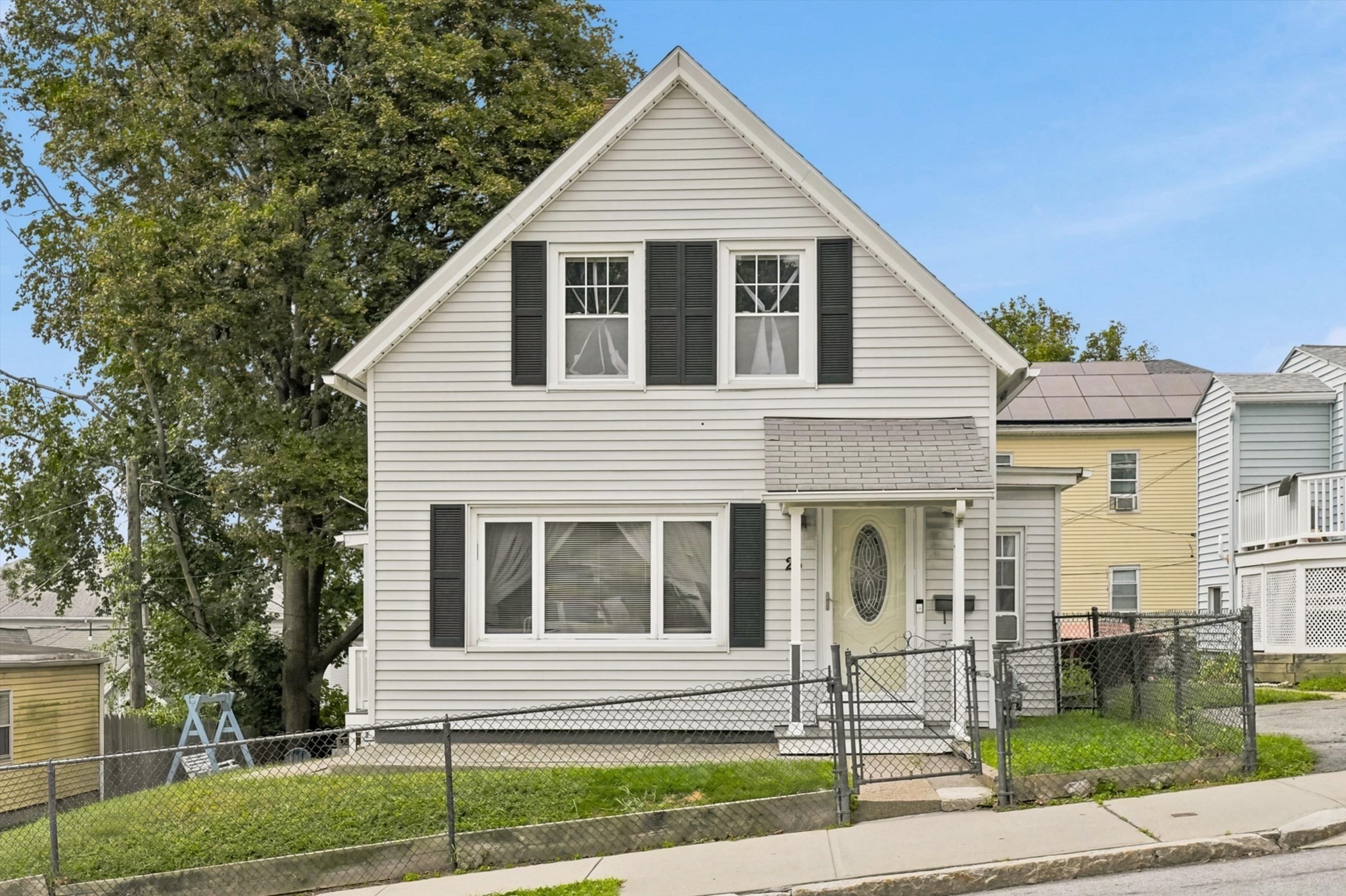 25 Orient St Property Photo 1
