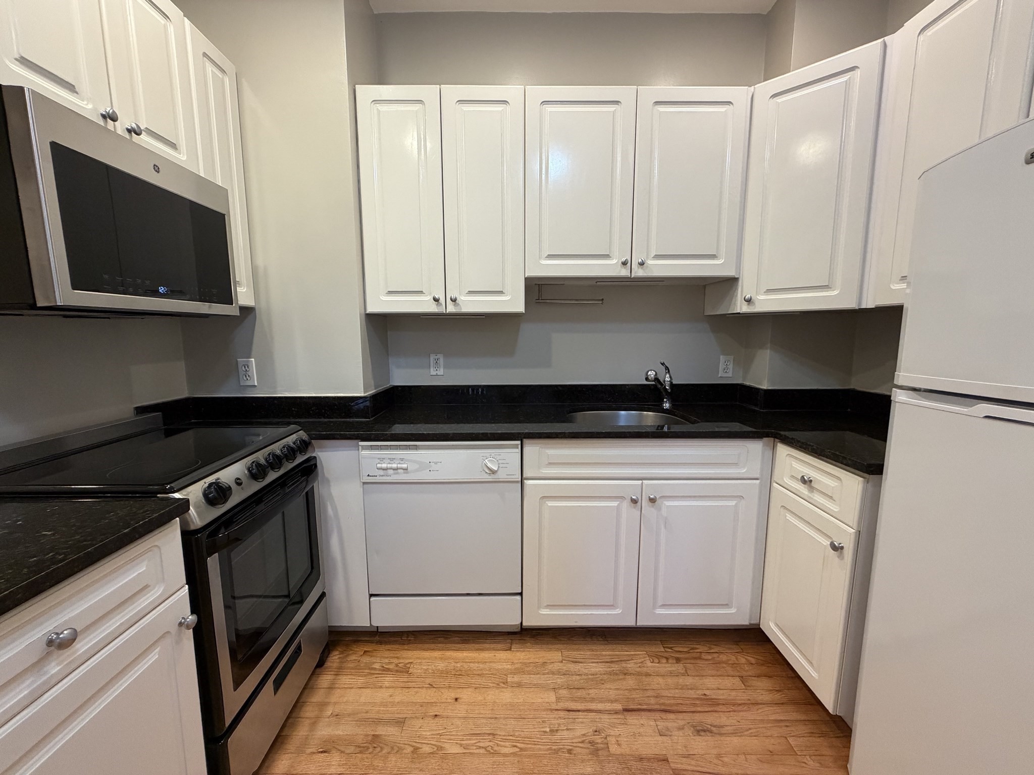 103 Charles St. # G Property Photo 4