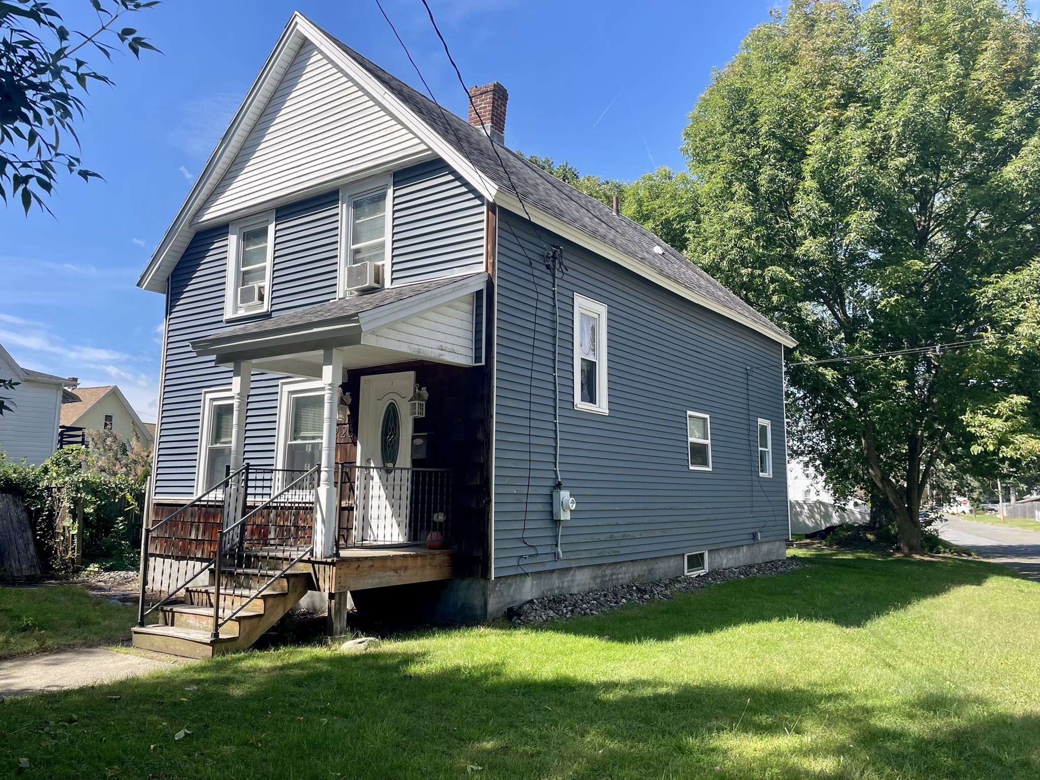 222 Parker St Property Photo 1
