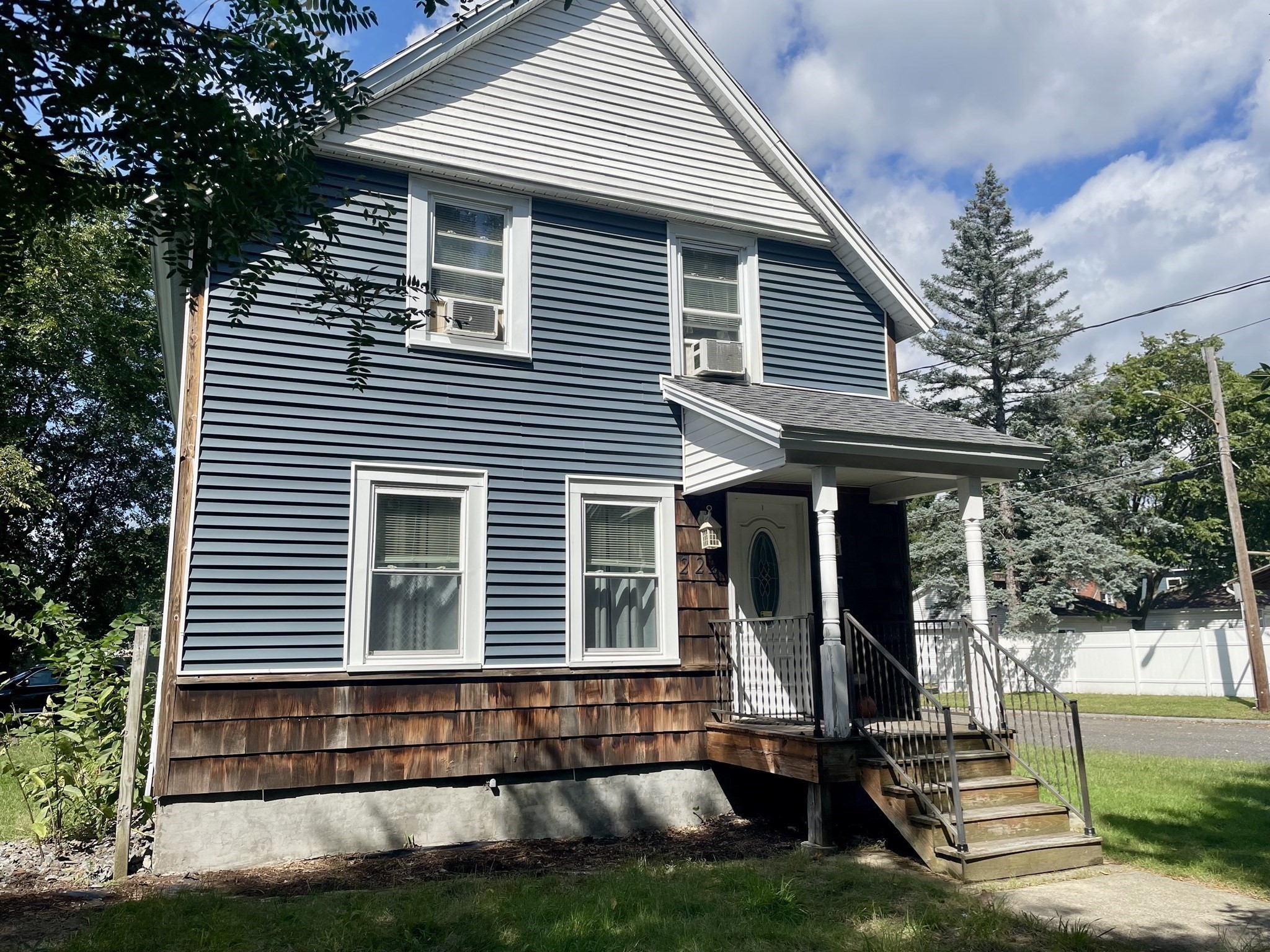222 Parker St Property Photo 2