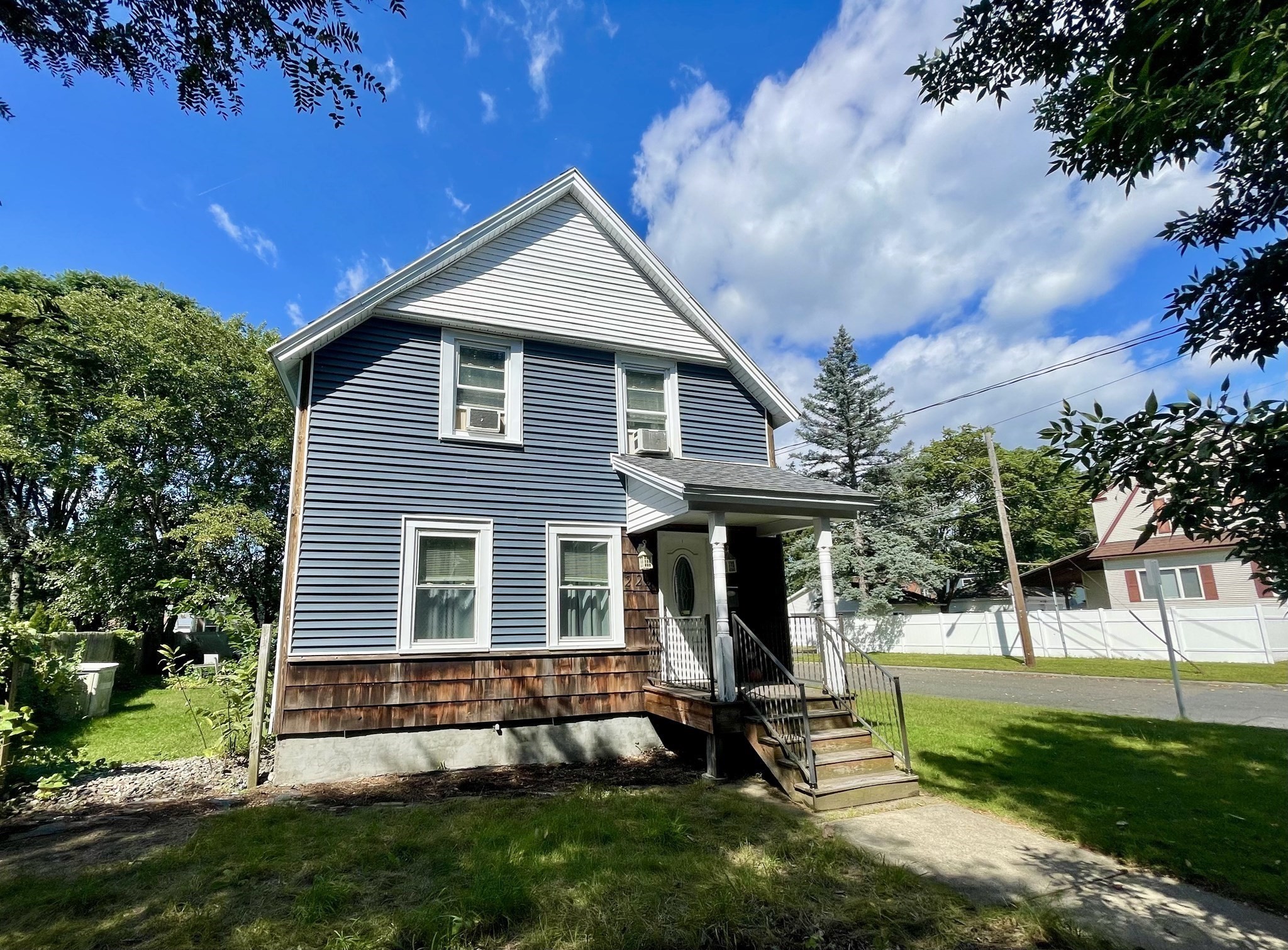 222 Parker St Property Photo 3