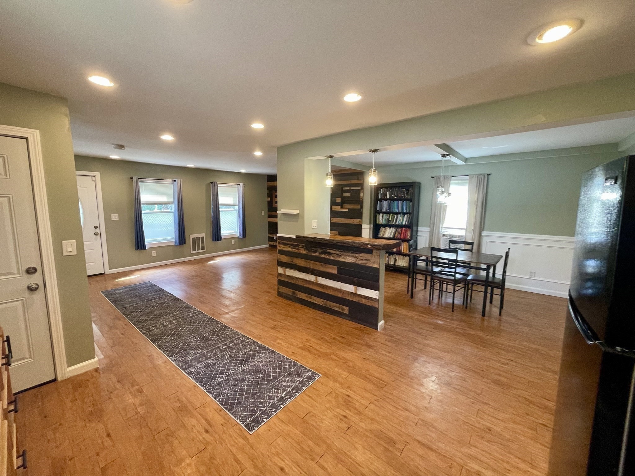 222 Parker St Property Photo 9