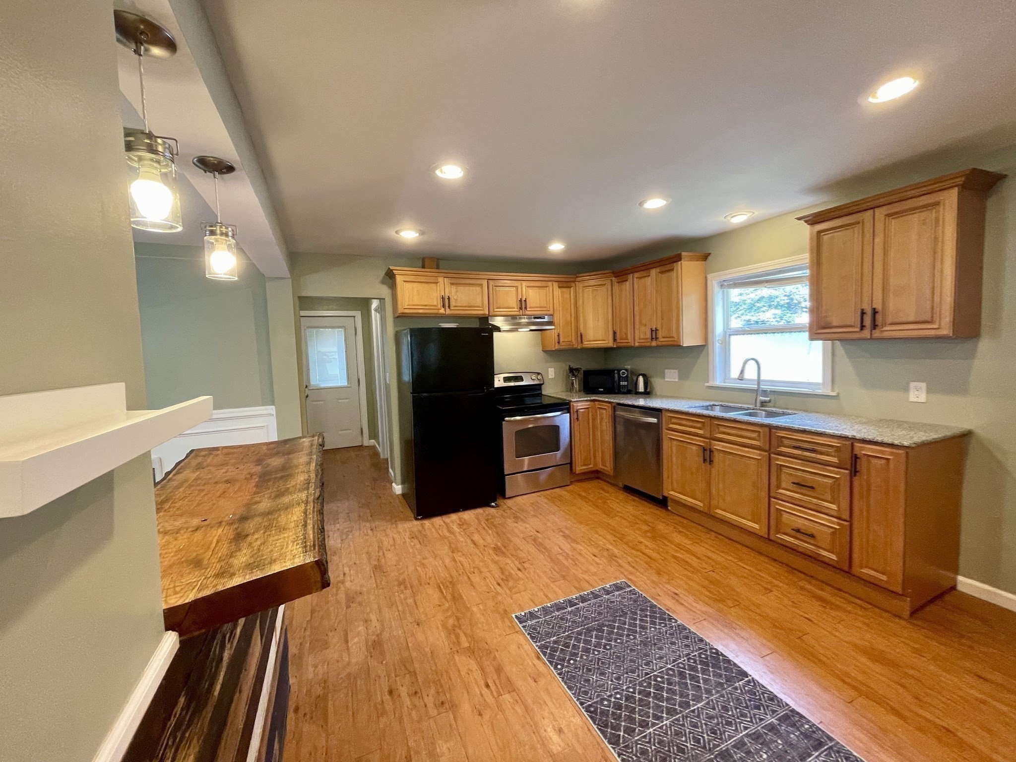 222 Parker St Property Photo 10