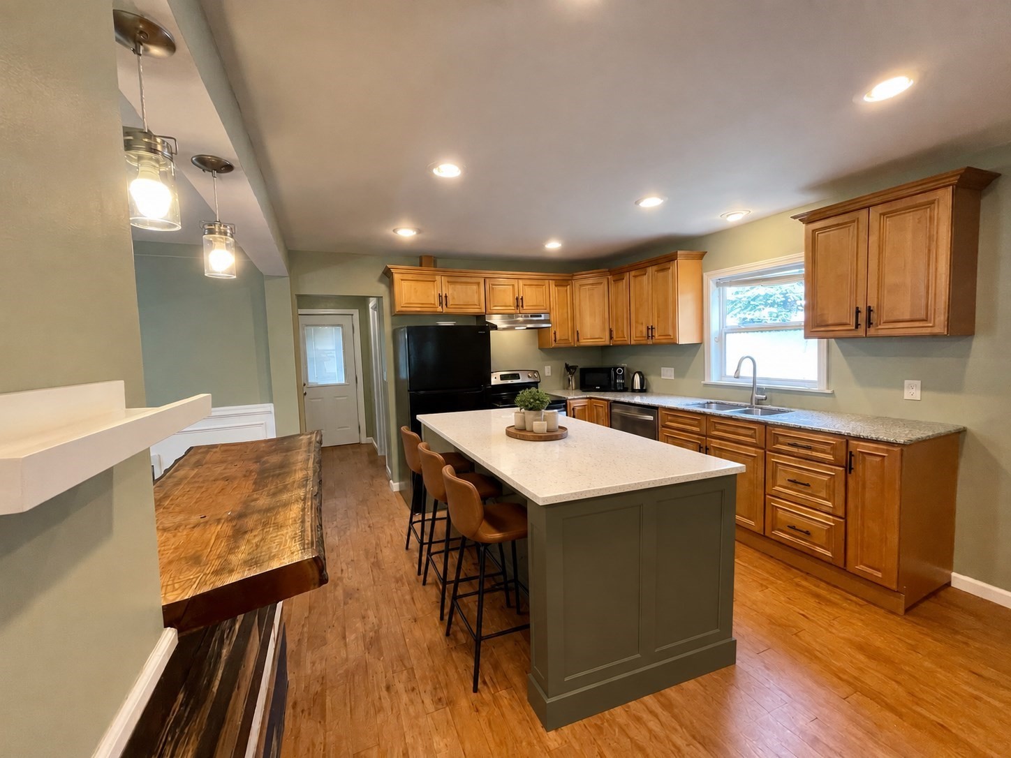 222 Parker St Property Photo 11