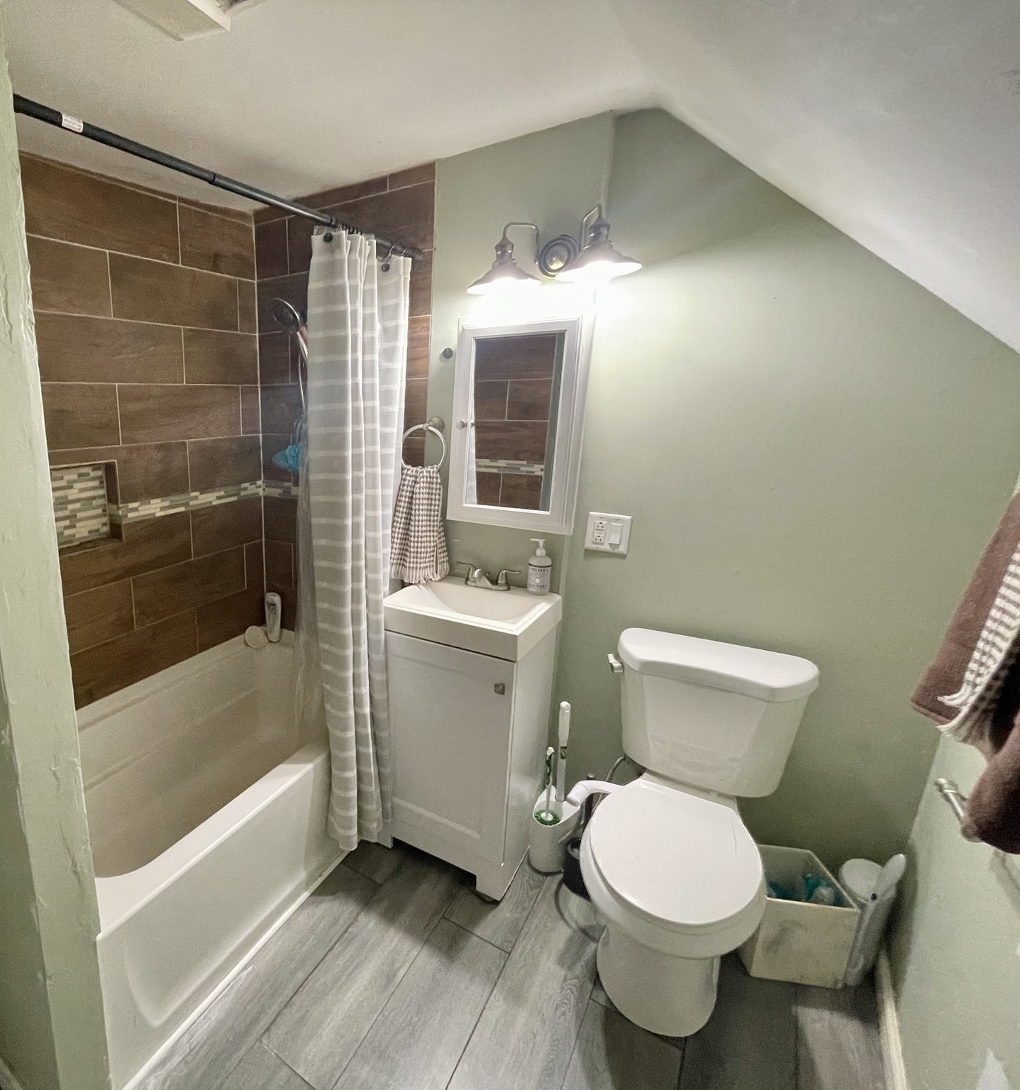 222 Parker St Property Photo 16