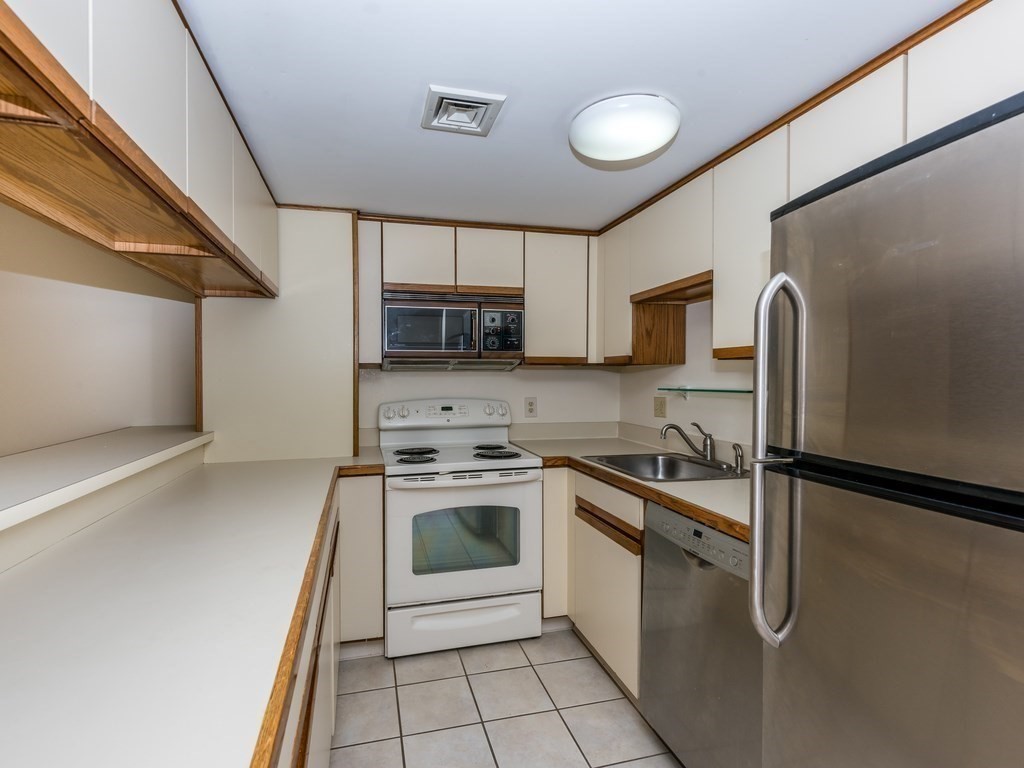 51 John # 303 Property Photo 4