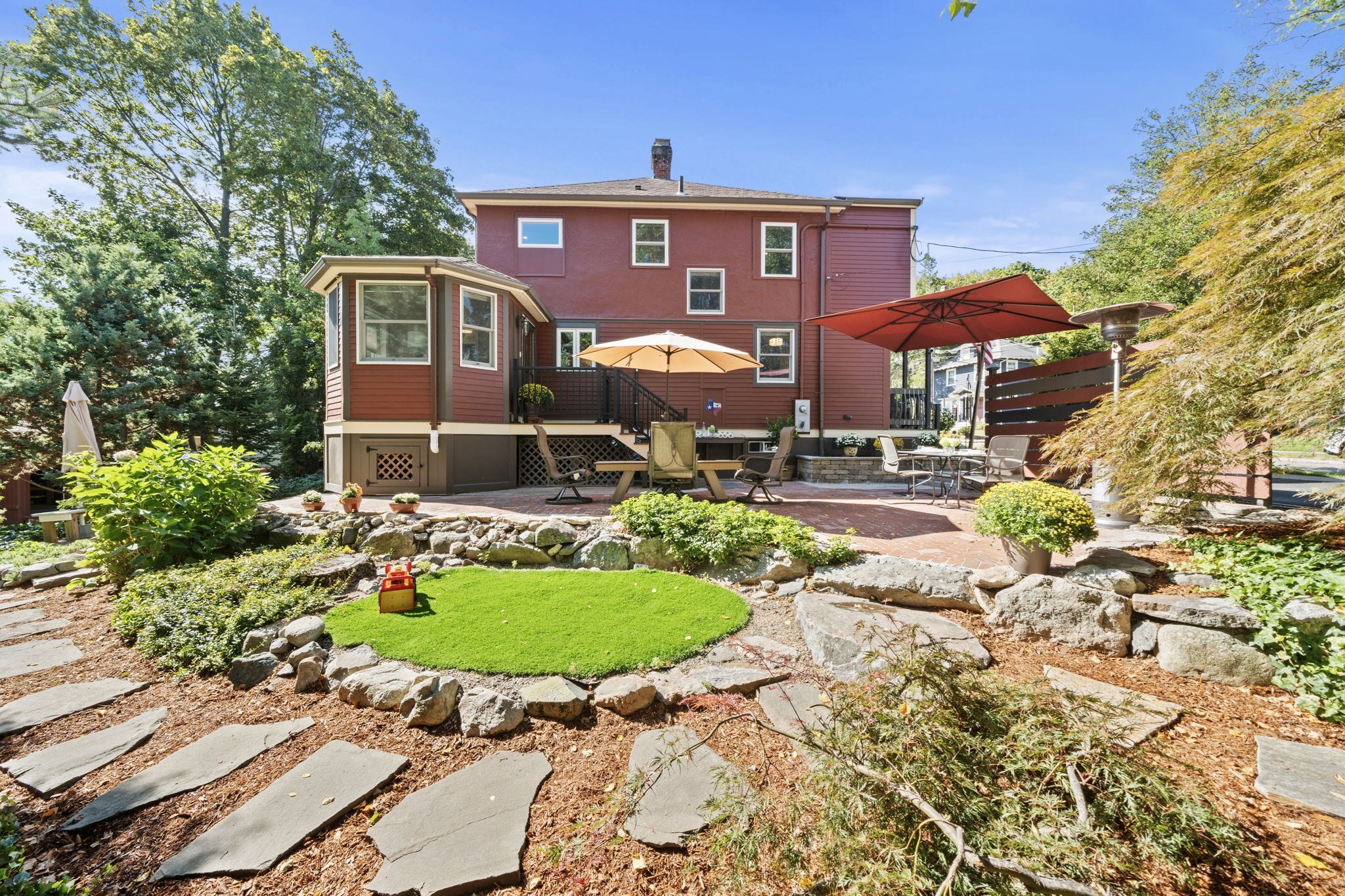 49 Lynde Ave Property Photo 2