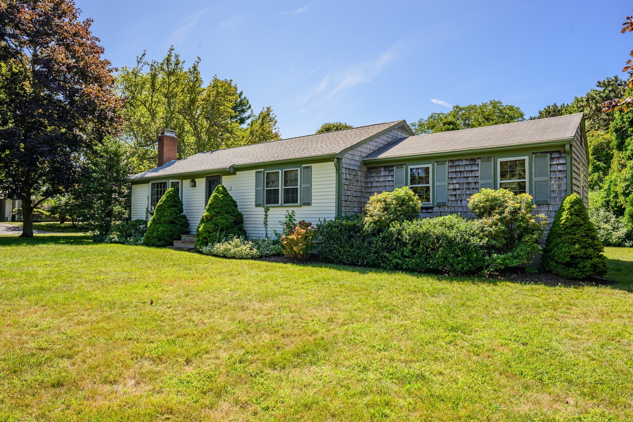 61 Laurel Rd Property Photo 2