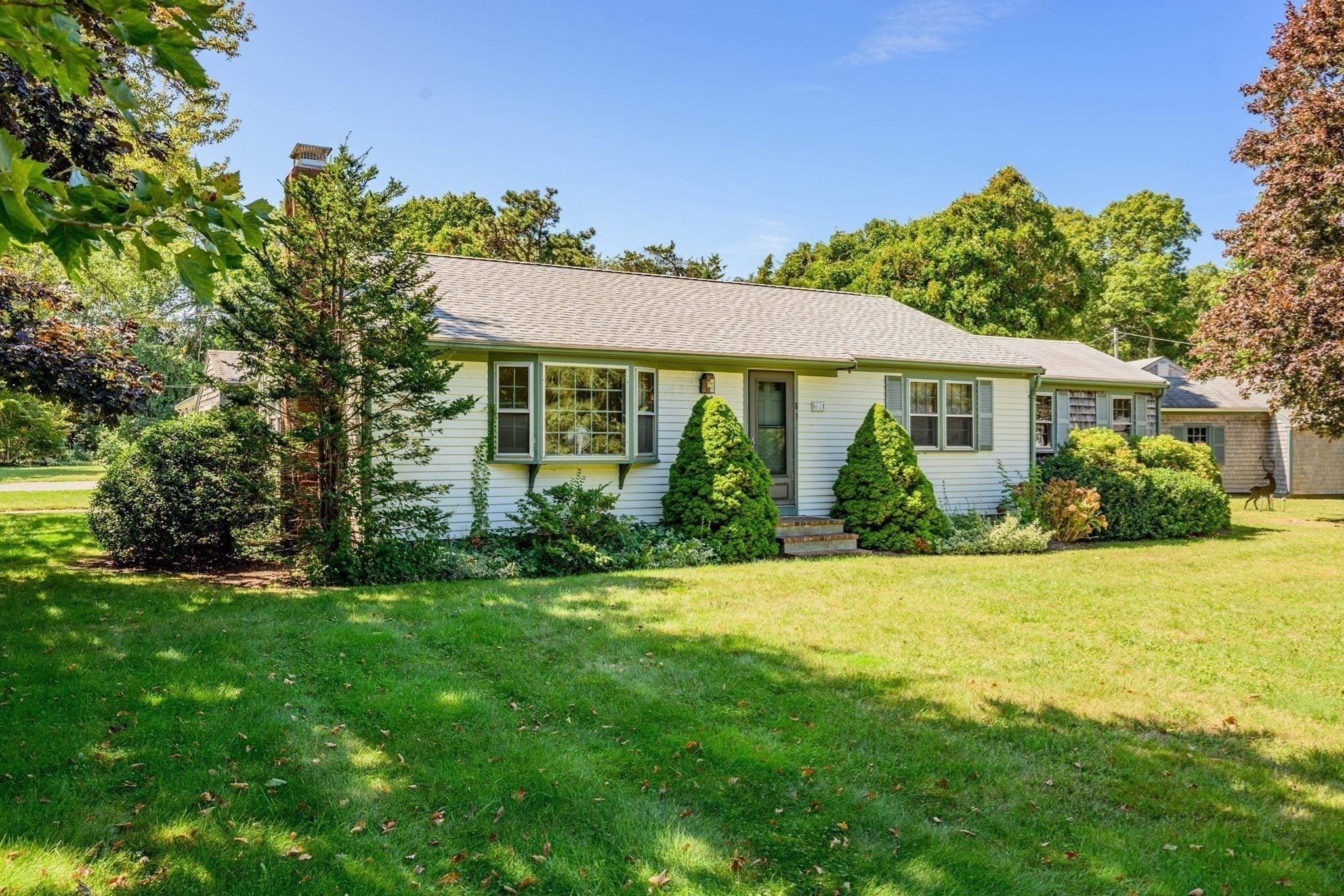 61 Laurel Rd Property Photo 4