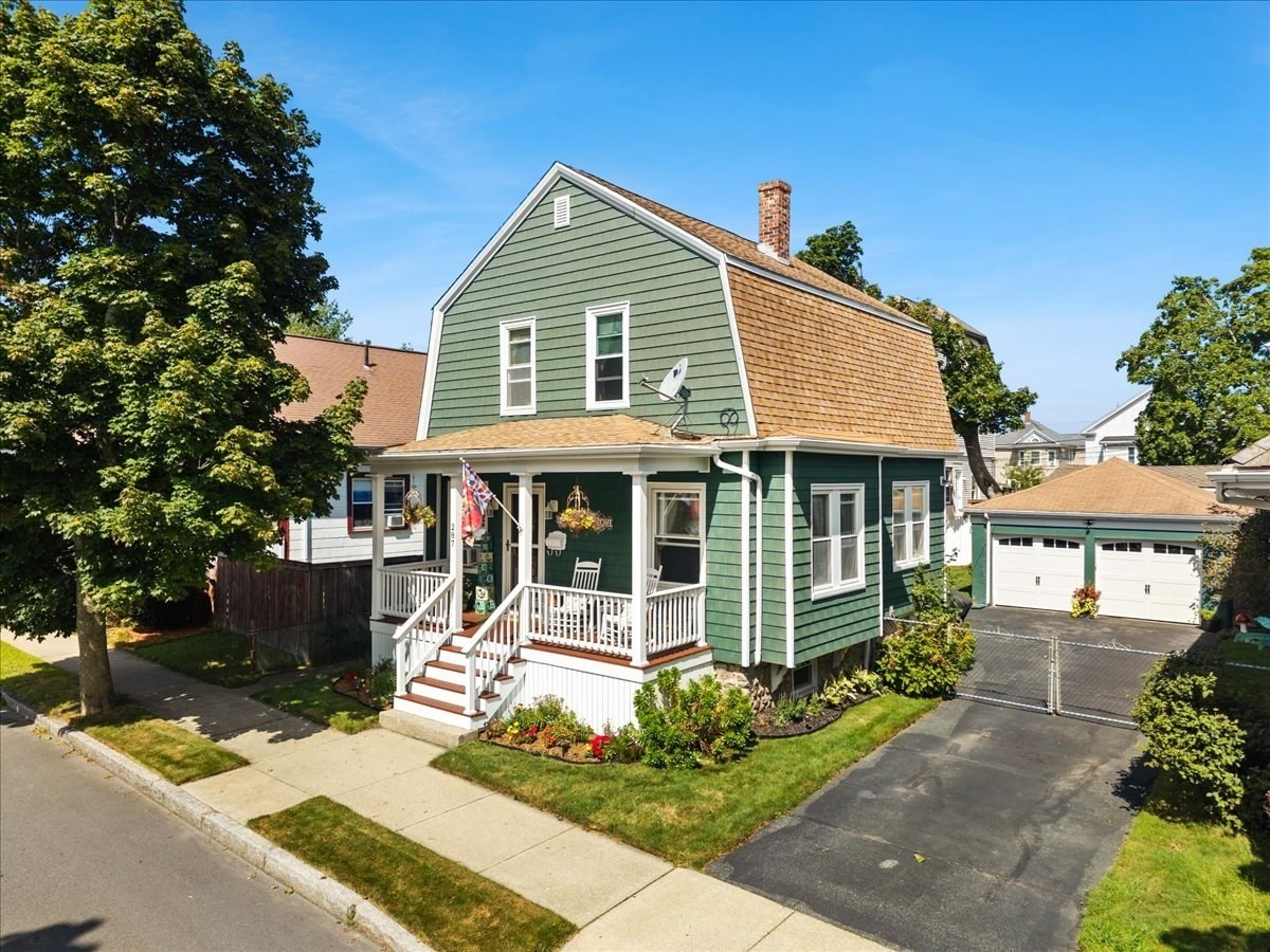 287 Wood St Property Photo 3
